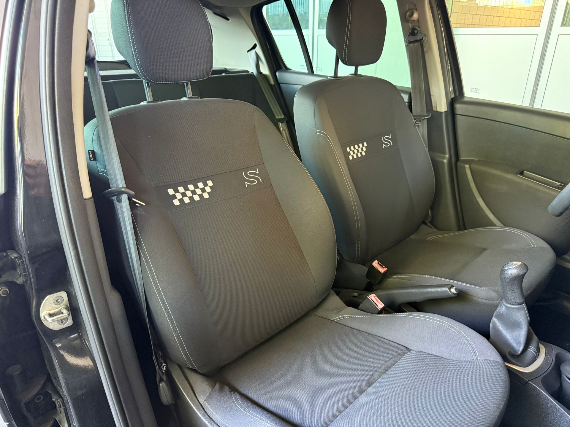 RENAULT Clio 1.2 16V Turbo 20th Edition-image-10