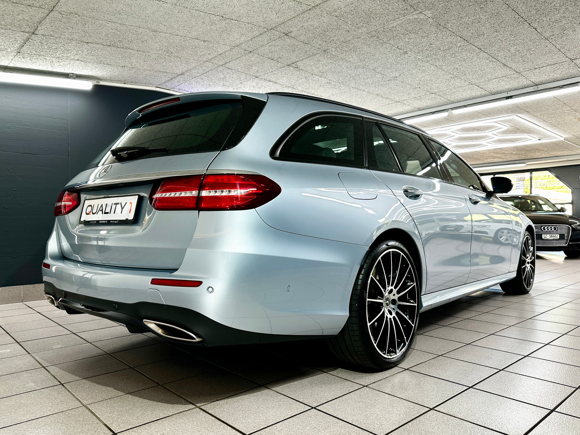 MERCEDES-BENZ E 400 AMG Line 4 Matic 9G-Tronic-image-2