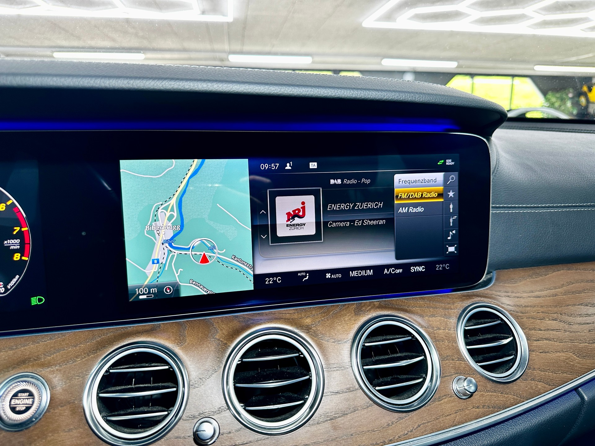 MERCEDES-BENZ E 400 AMG Line 4 Matic 9G-Tronic-image-21