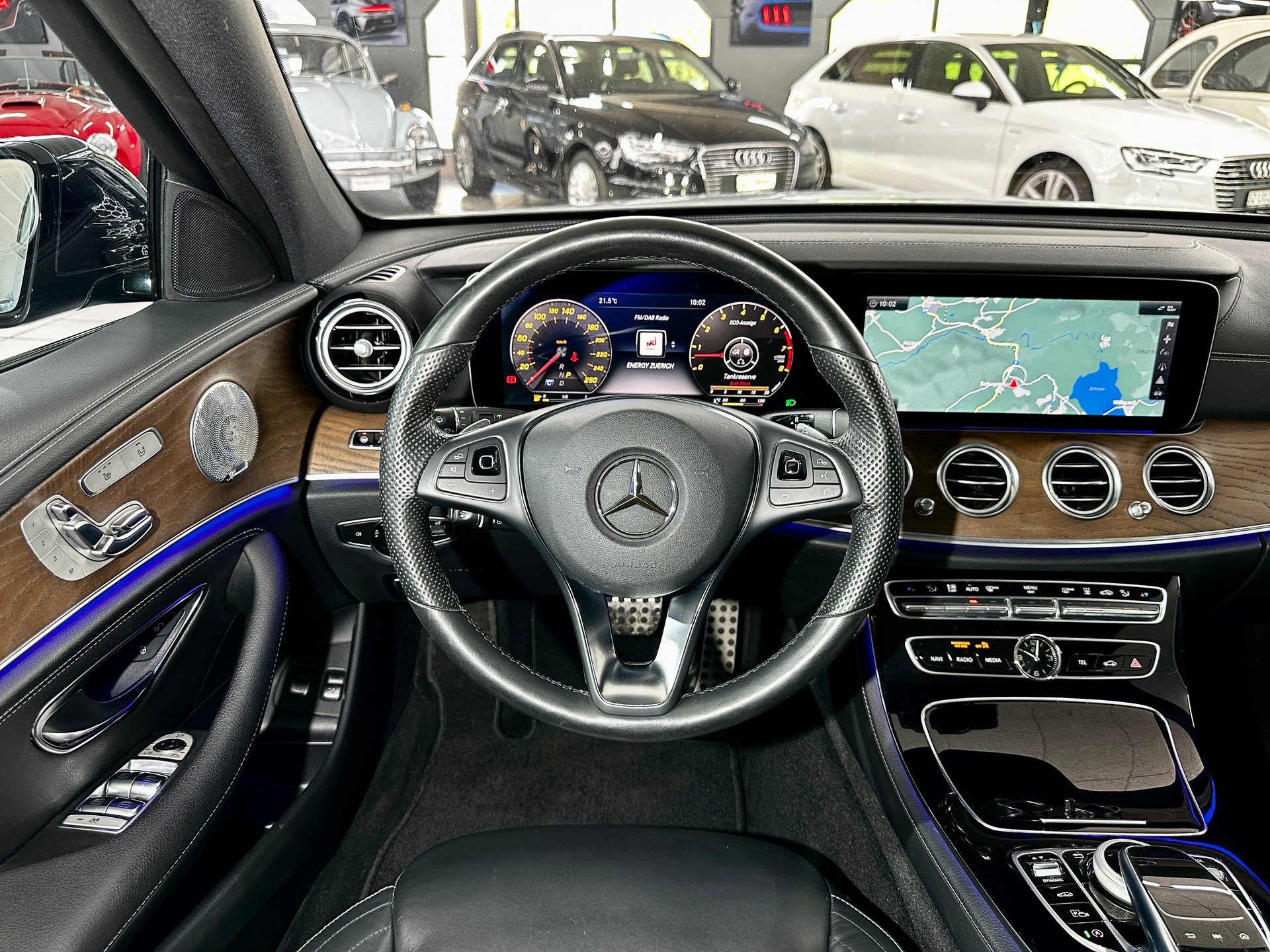 MERCEDES-BENZ E 400 AMG Line 4 Matic 9G-Tronic-image-16