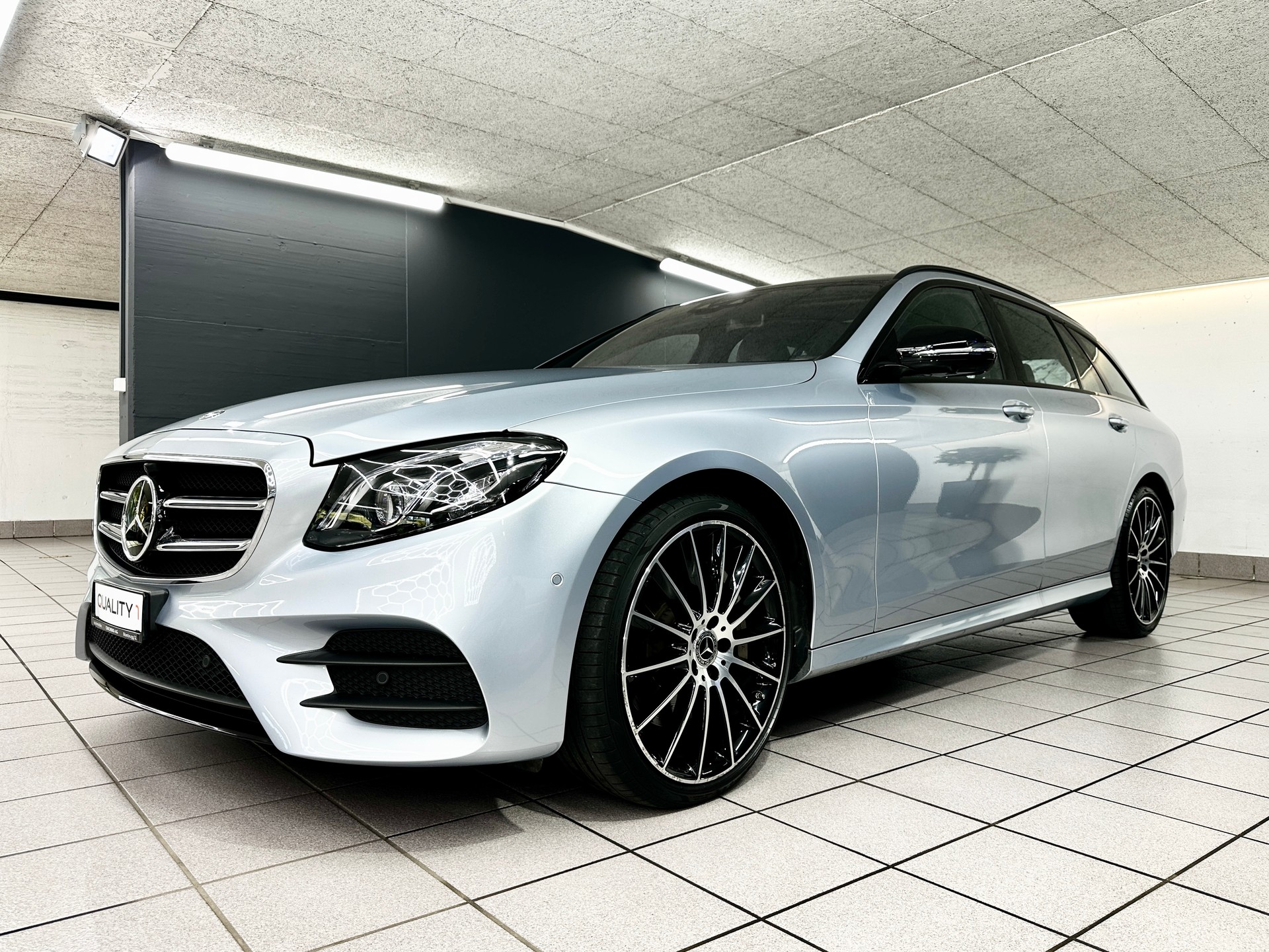 MERCEDES-BENZ E 400 AMG Line 4 Matic 9G-Tronic-image-6