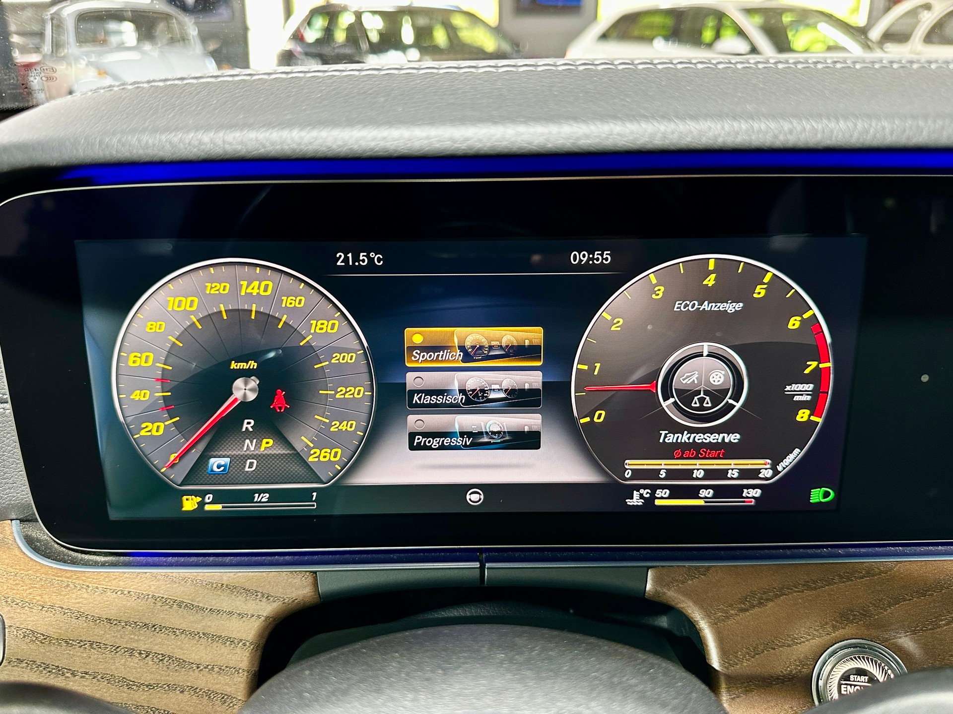 MERCEDES-BENZ E 400 AMG Line 4 Matic 9G-Tronic-image-19