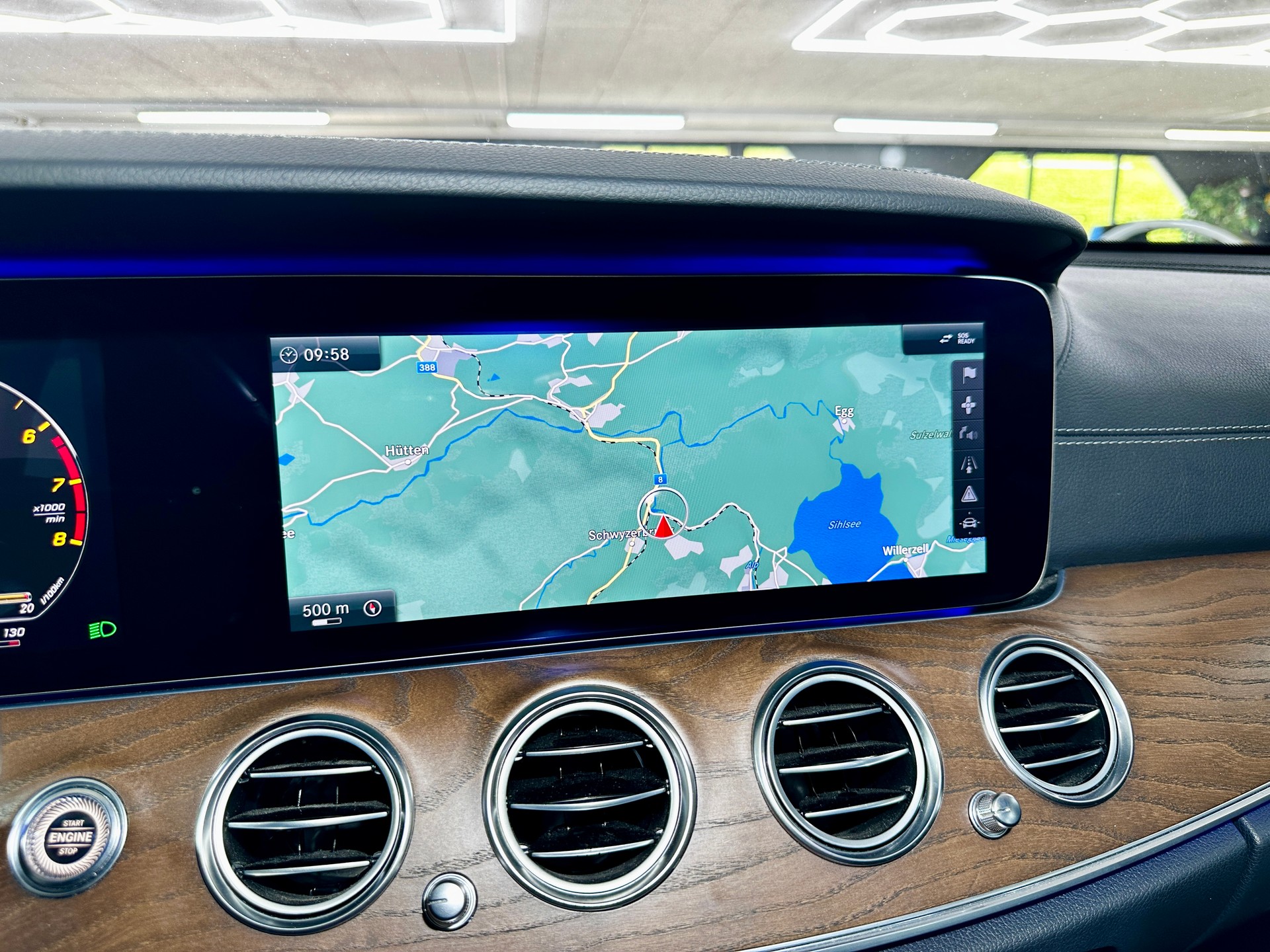 MERCEDES-BENZ E 400 AMG Line 4 Matic 9G-Tronic-image-22