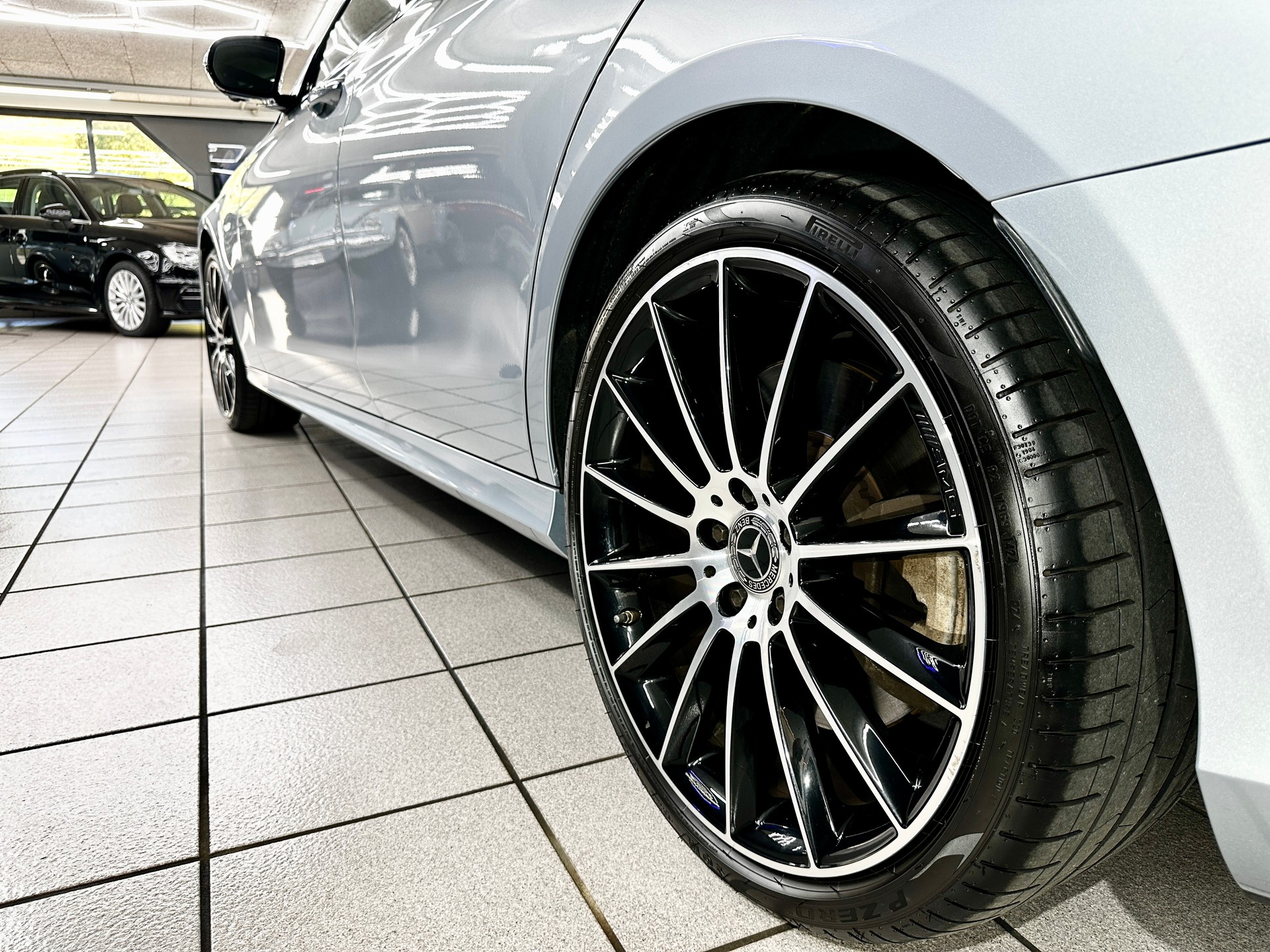 MERCEDES-BENZ E 400 AMG Line 4 Matic 9G-Tronic-image-9