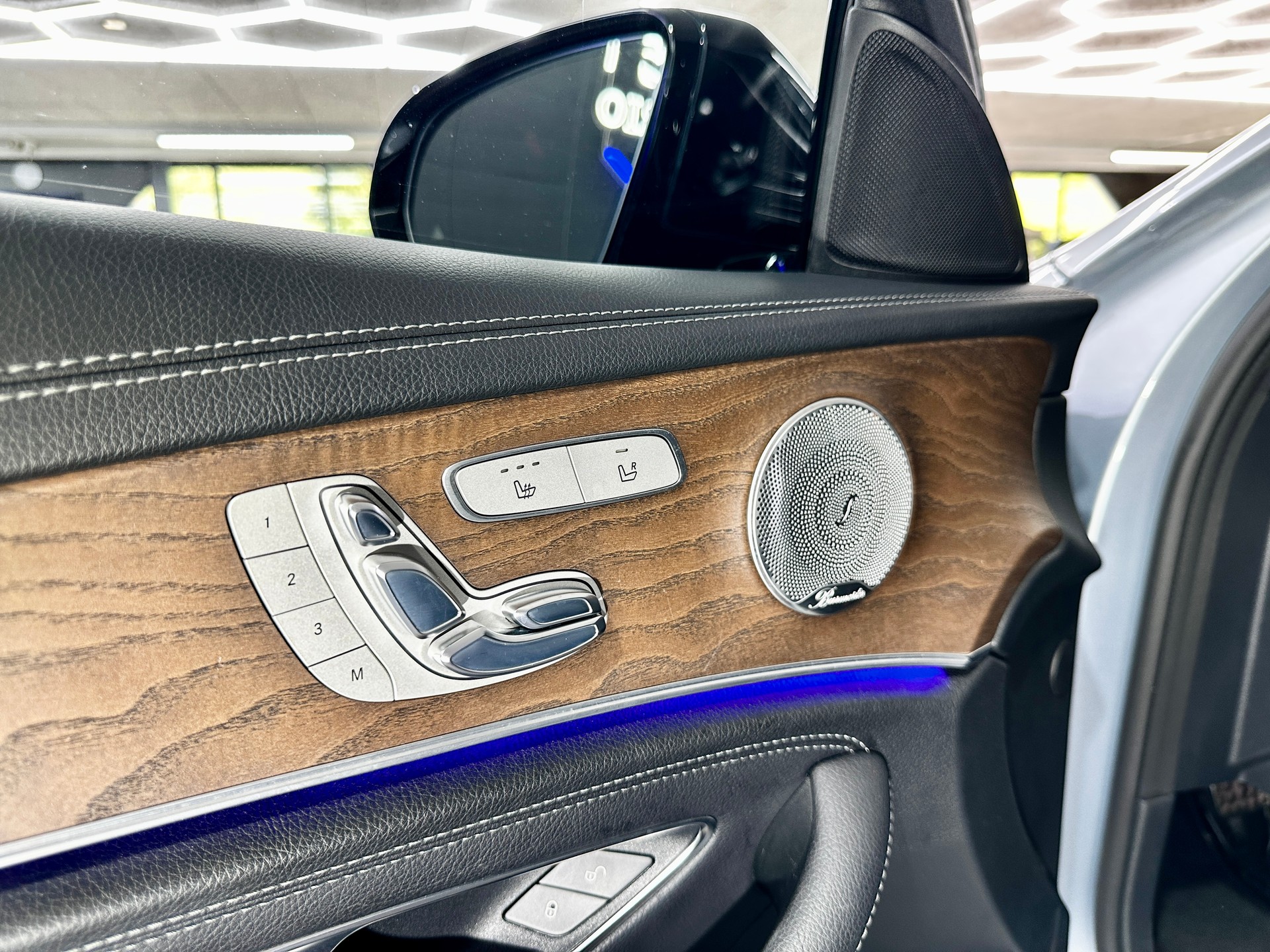 MERCEDES-BENZ E 400 AMG Line 4 Matic 9G-Tronic-image-26