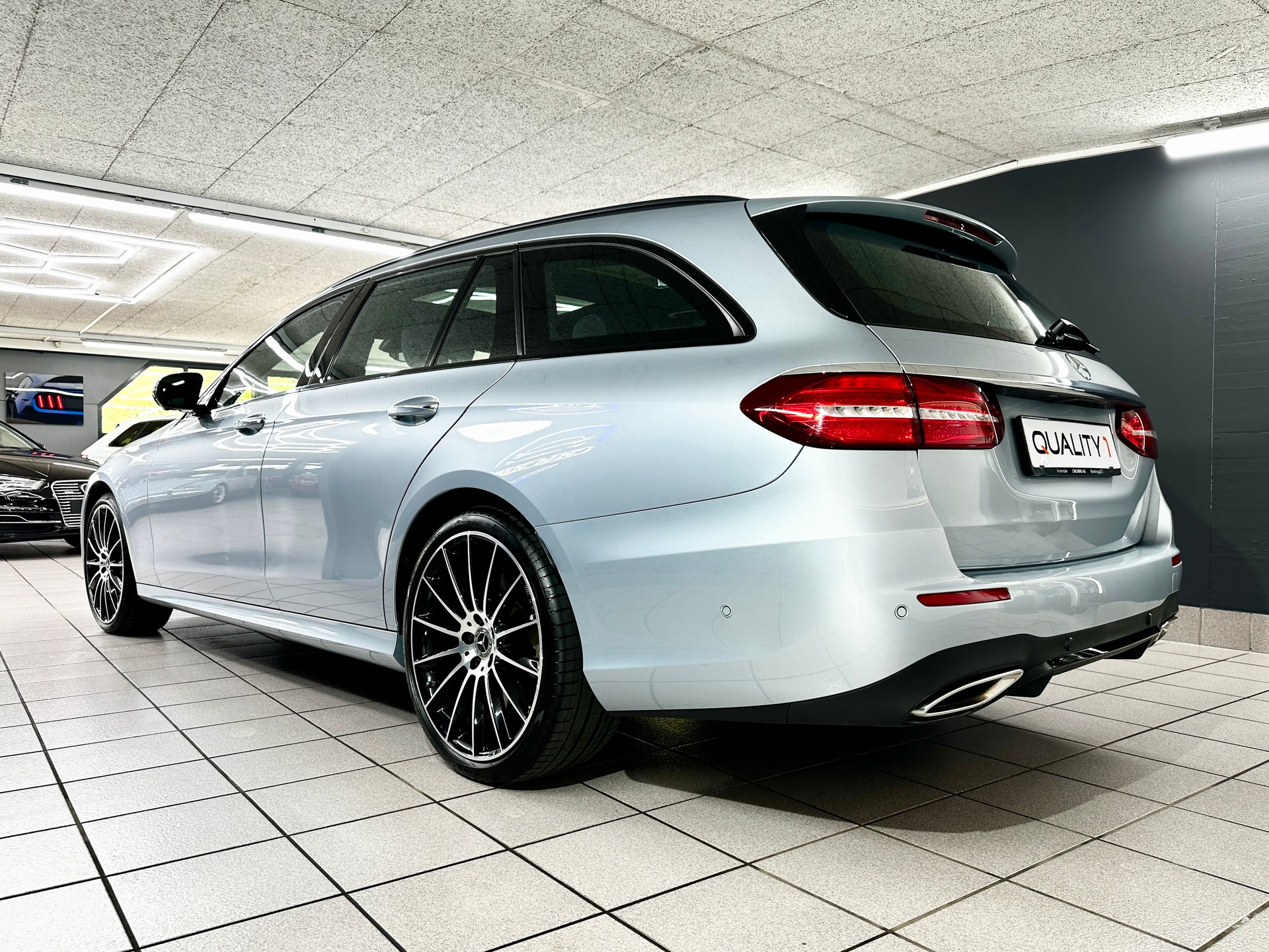 MERCEDES-BENZ E 400 AMG Line 4 Matic 9G-Tronic-image-5