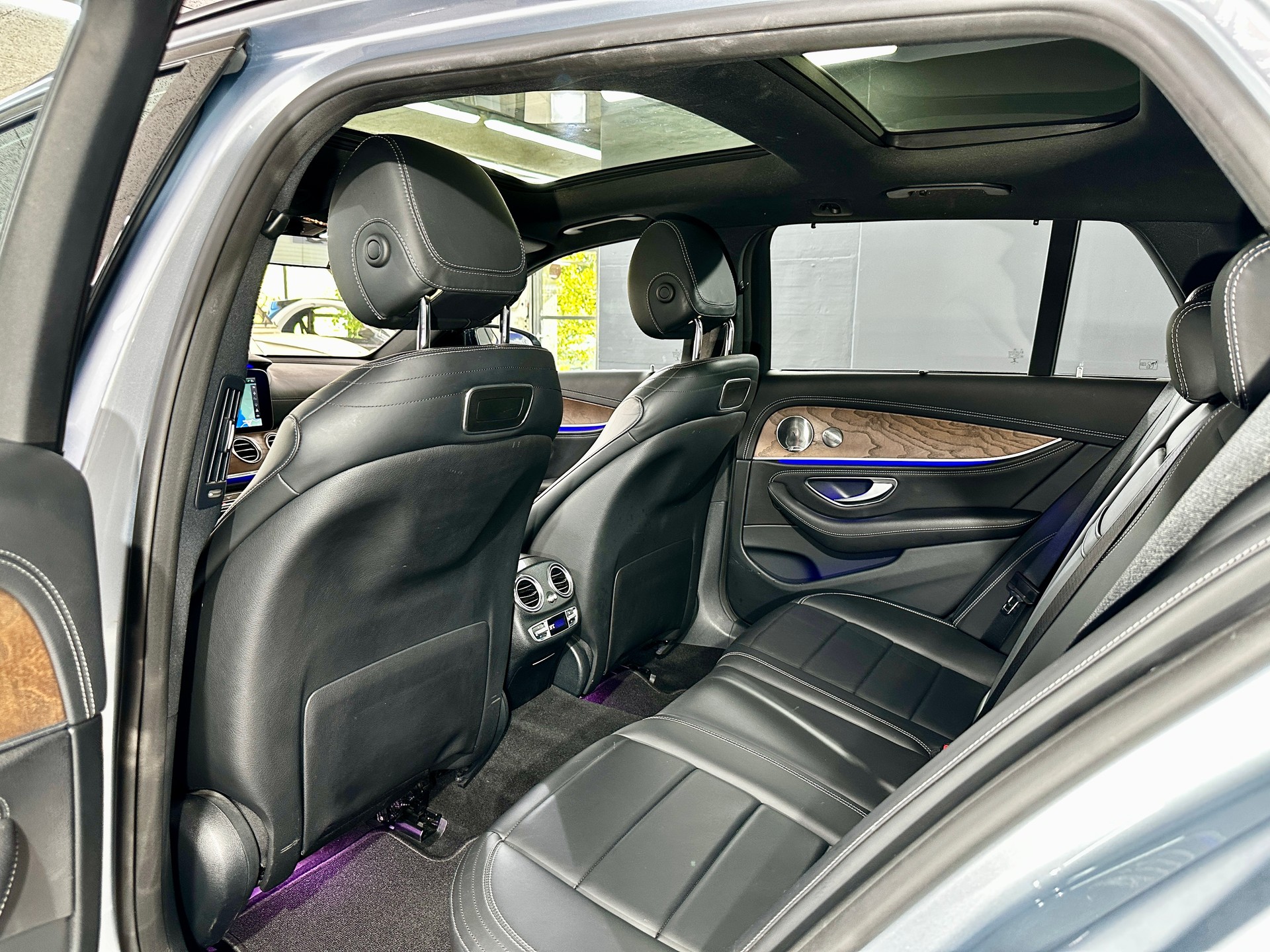 MERCEDES-BENZ E 400 AMG Line 4 Matic 9G-Tronic-image-28