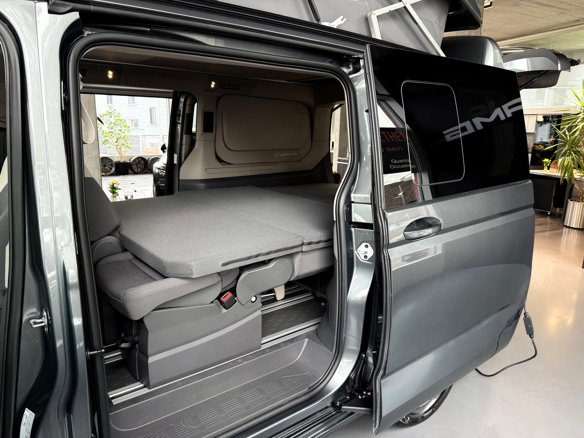 VW California 2.0 TDI Beach Camper Liberty-image-5