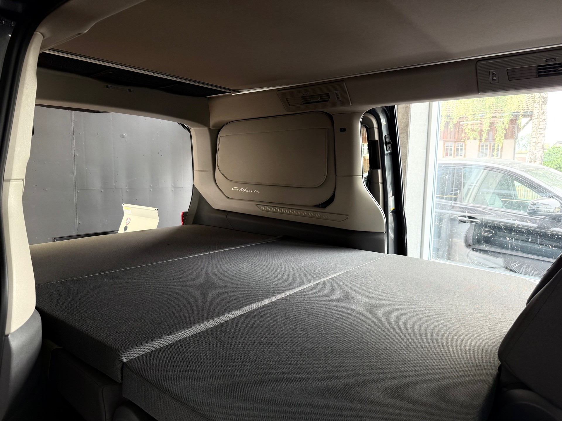 VW California 2.0 TDI Beach Camper Liberty-image-13