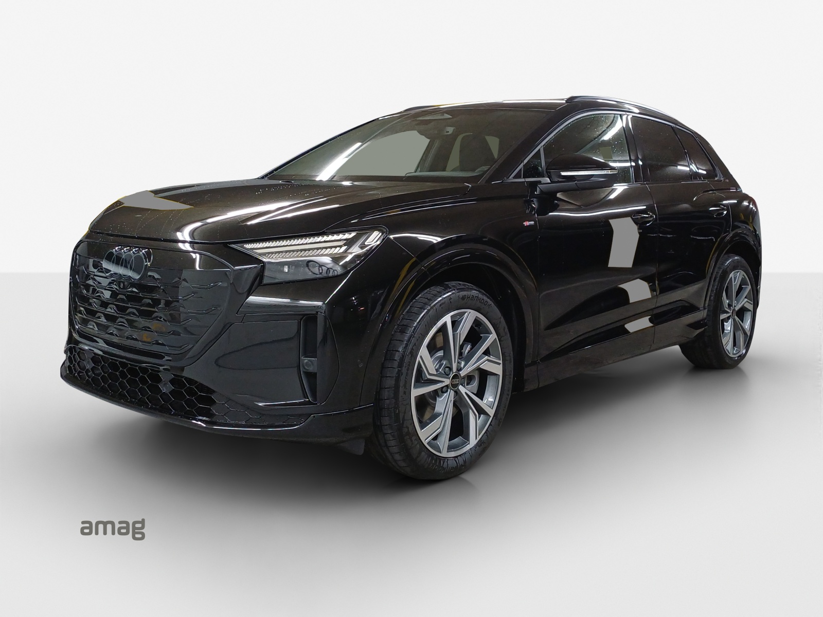 AUDI Q4 e-tron SUV quattro performance Swiss Ski-image-0