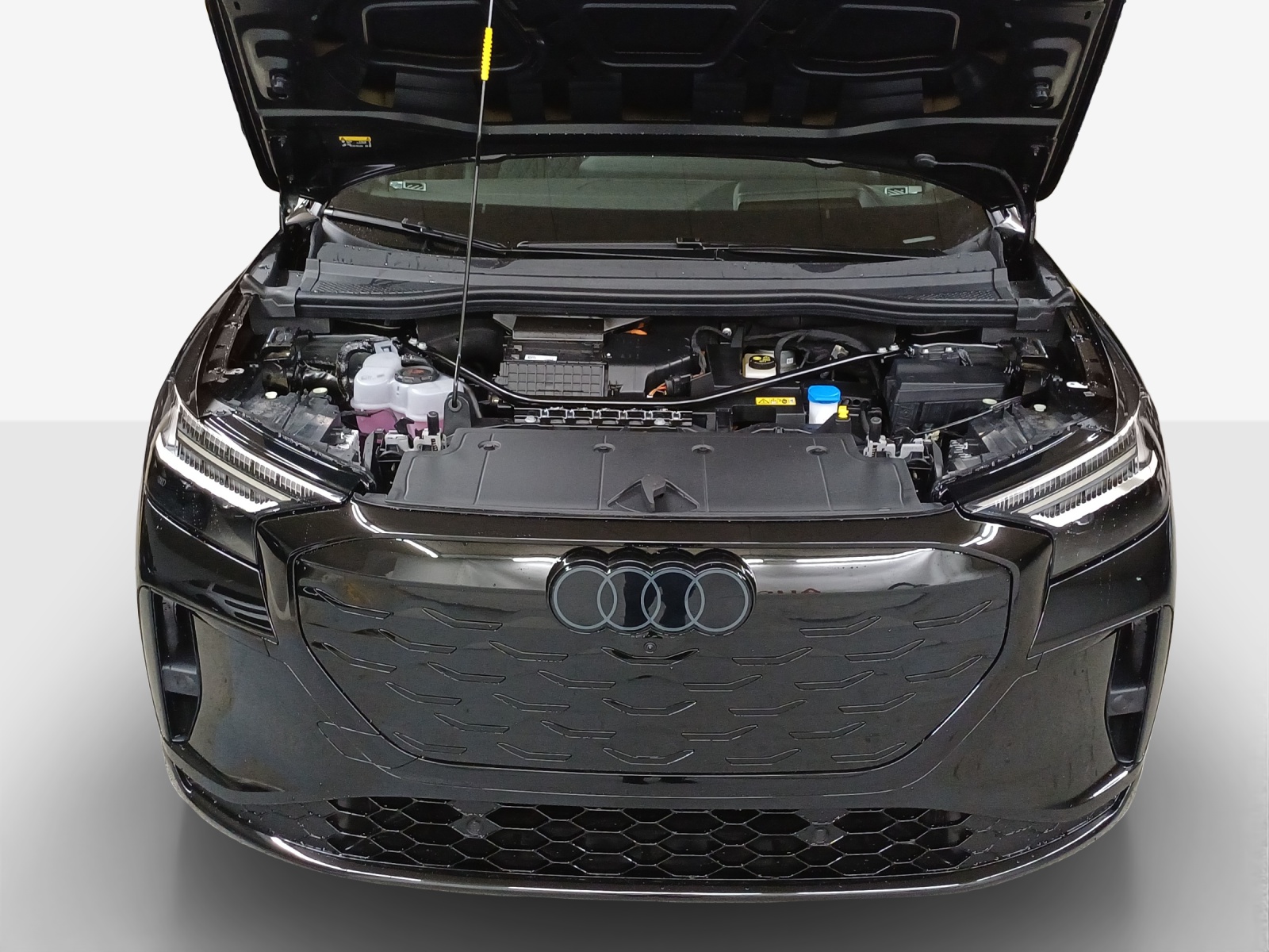AUDI Q4 e-tron SUV quattro performance Swiss Ski-image-14