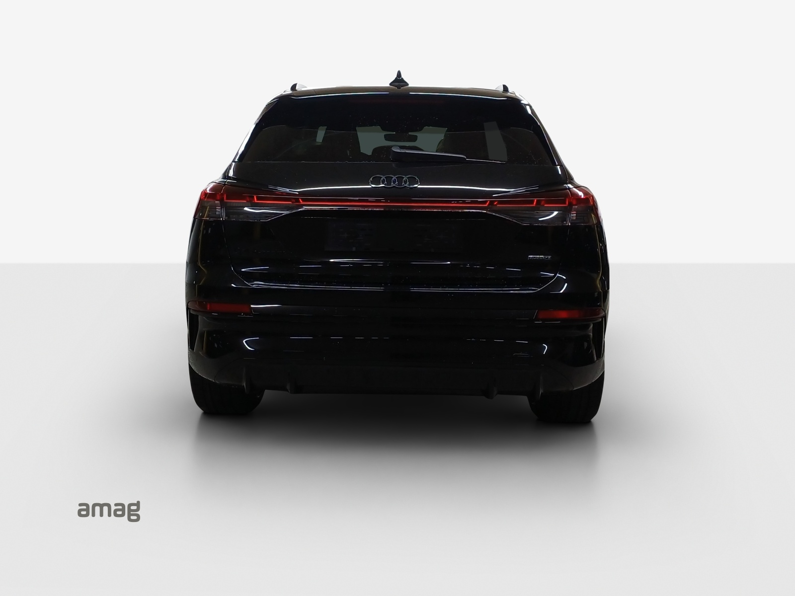 AUDI Q4 e-tron SUV quattro performance Swiss Ski-image-3