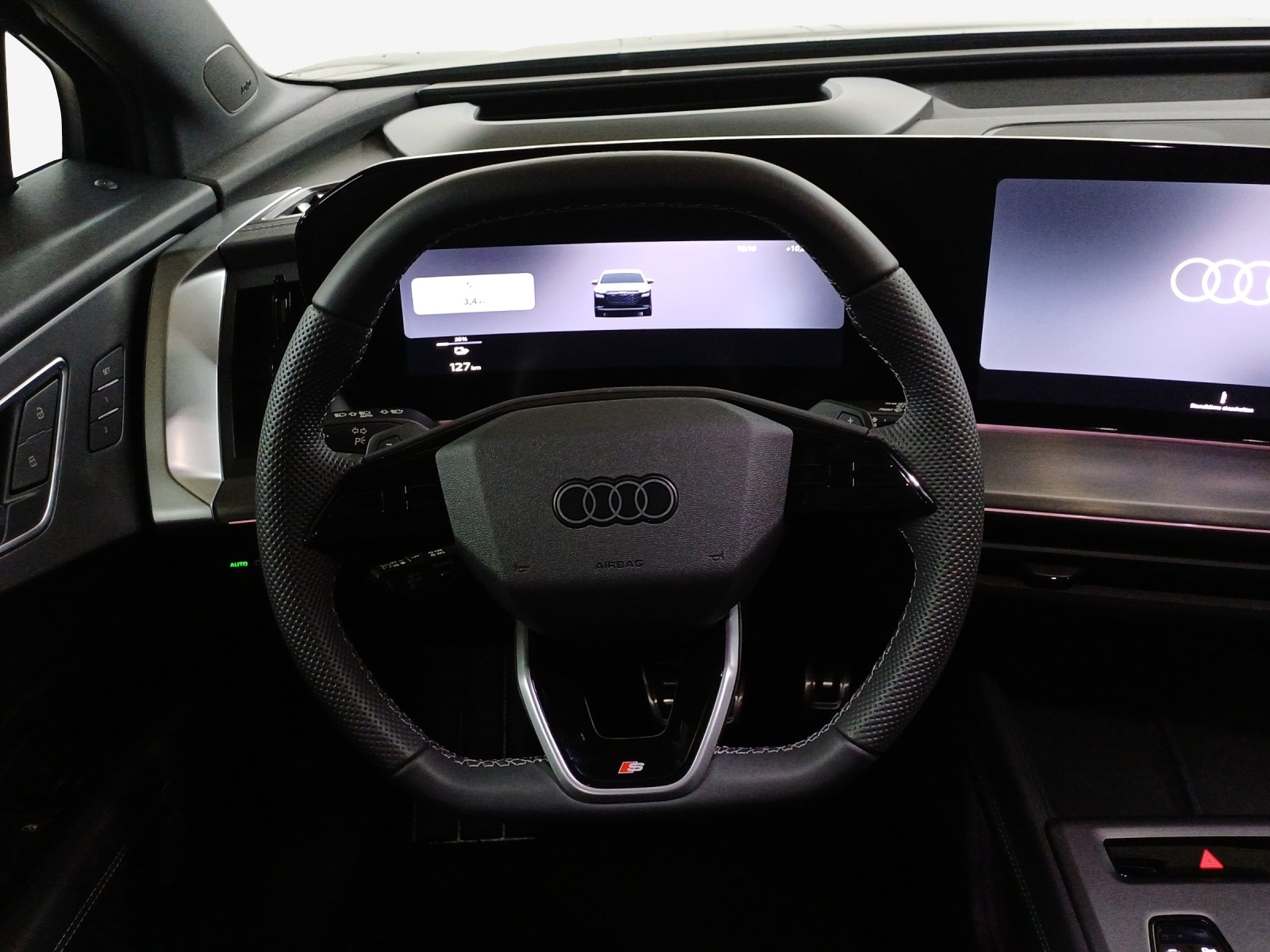 AUDI Q4 e-tron SUV quattro performance Swiss Ski-image-9