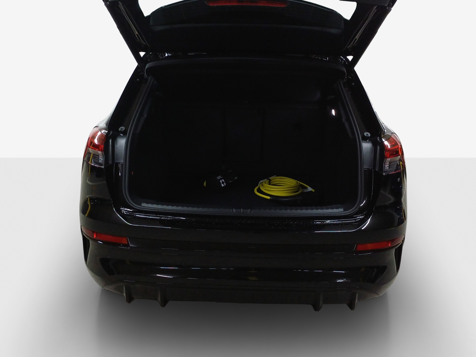 AUDI Q4 e-tron SUV quattro performance Swiss Ski-image-12