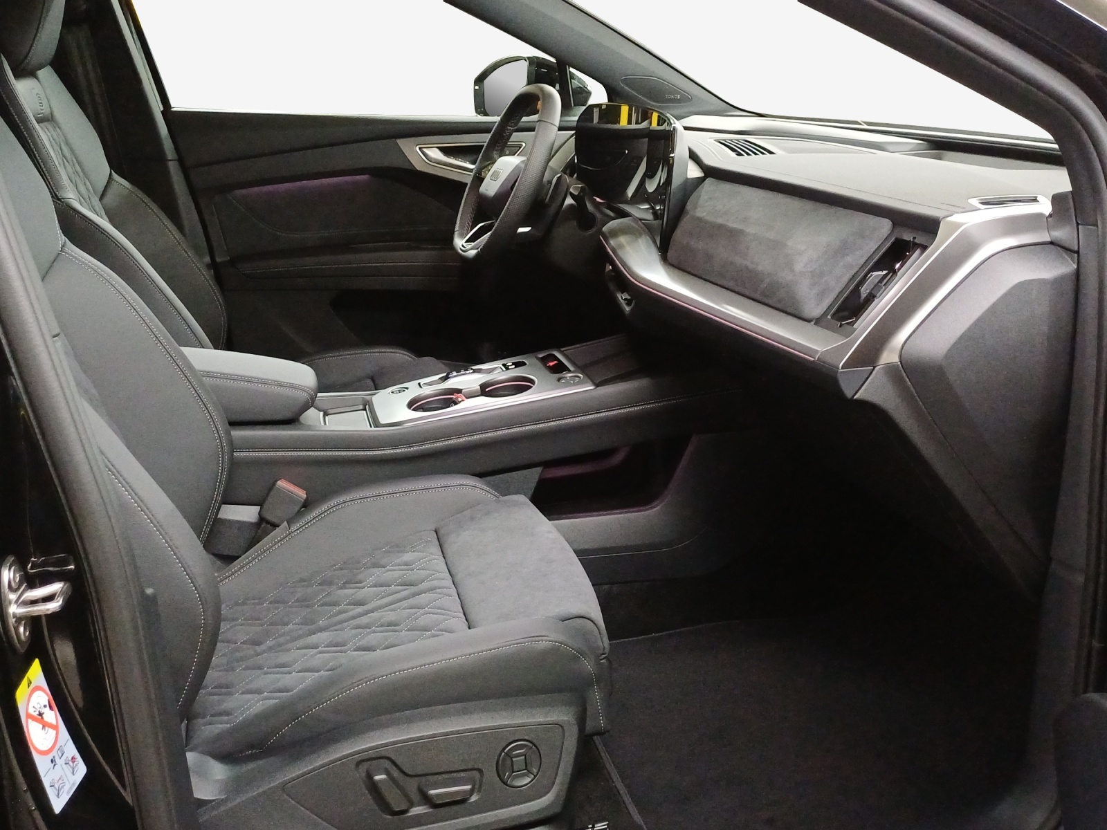 AUDI Q4 e-tron SUV quattro performance Swiss Ski-image-13