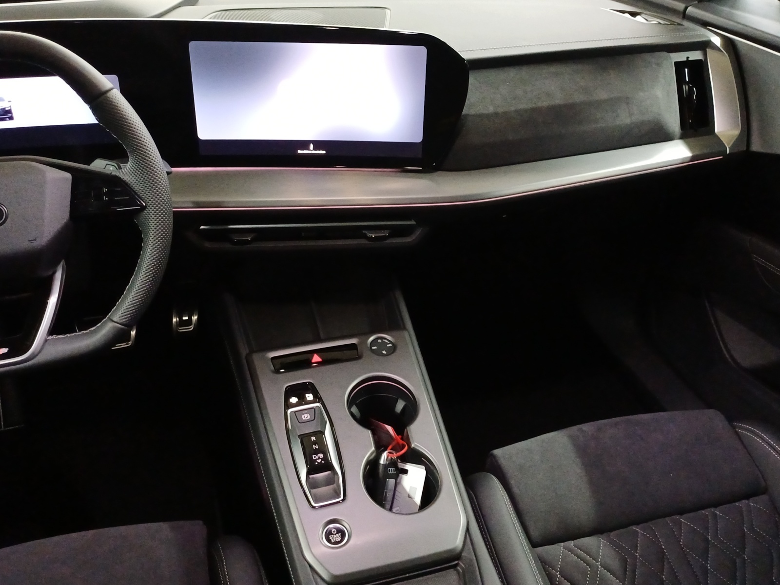 AUDI Q4 e-tron SUV quattro performance Swiss Ski-image-10