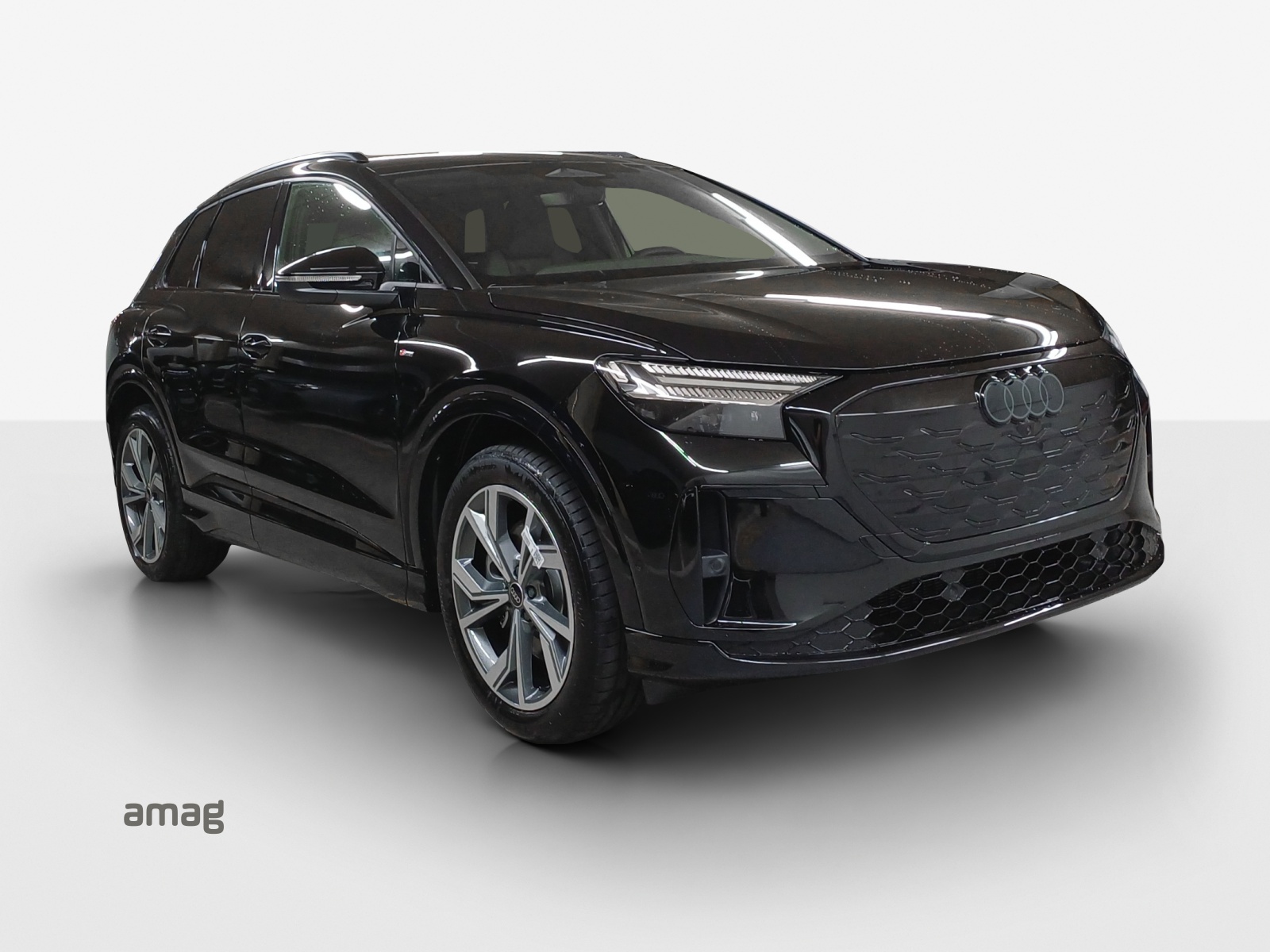 AUDI Q4 e-tron SUV quattro performance Swiss Ski-image-5