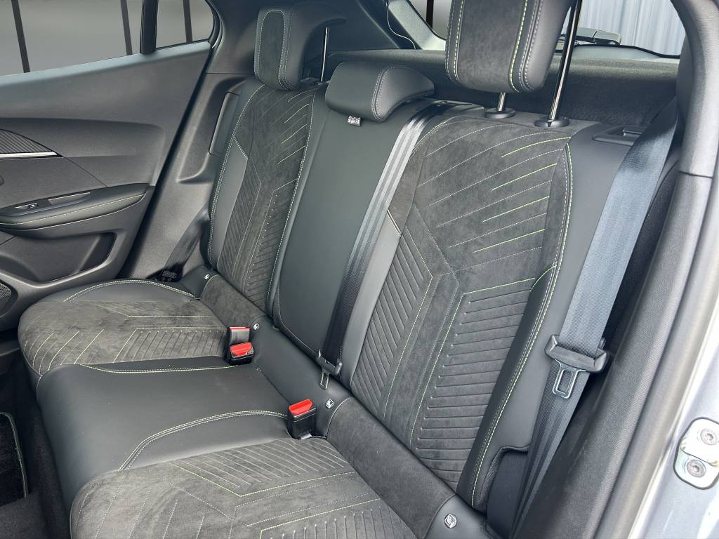 PEUGEOT 2008 156 e 54 kWh GT-image-8