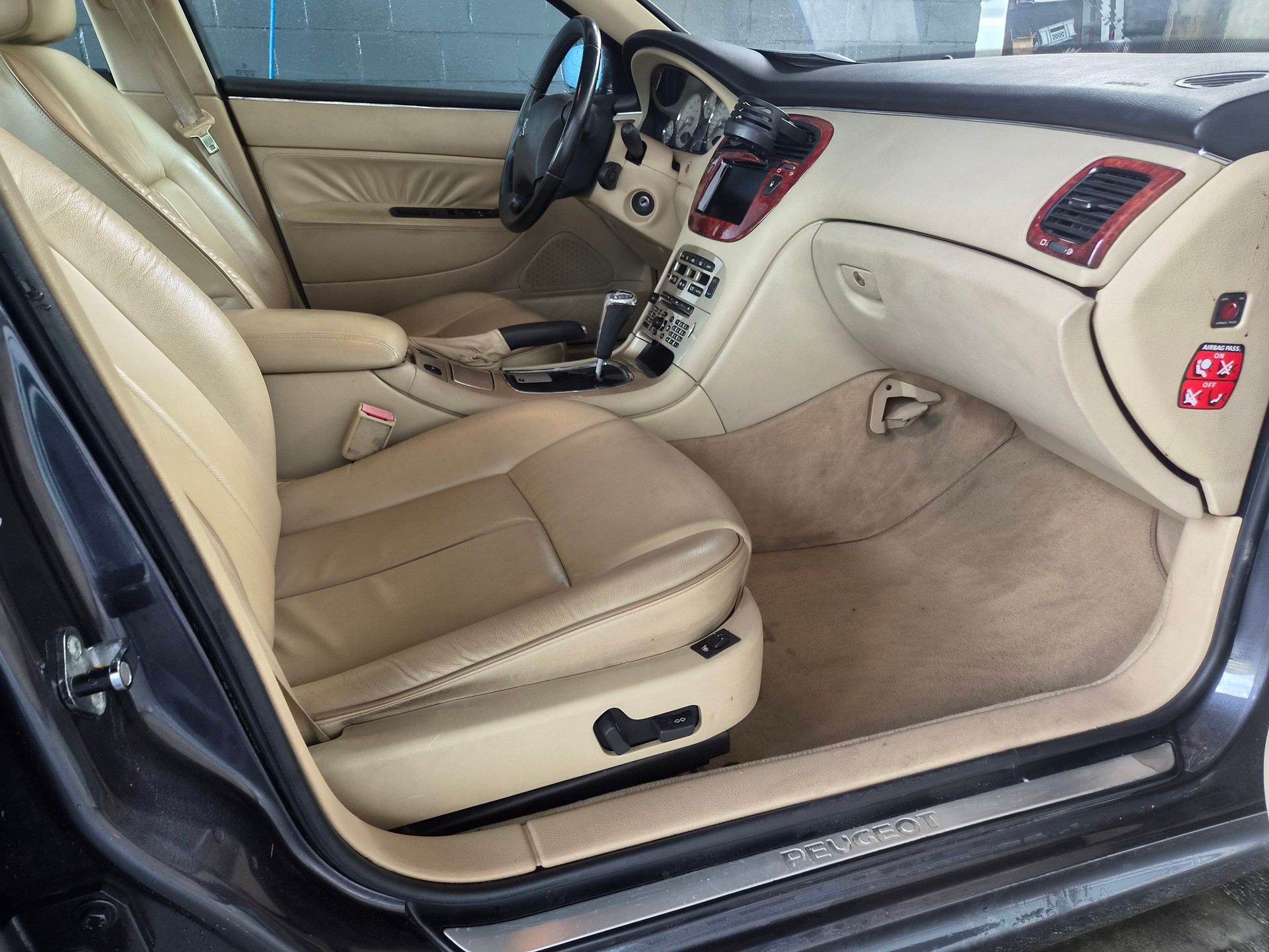 PEUGEOT 607 2.7 HDI V6 Personnalisée-image-12
