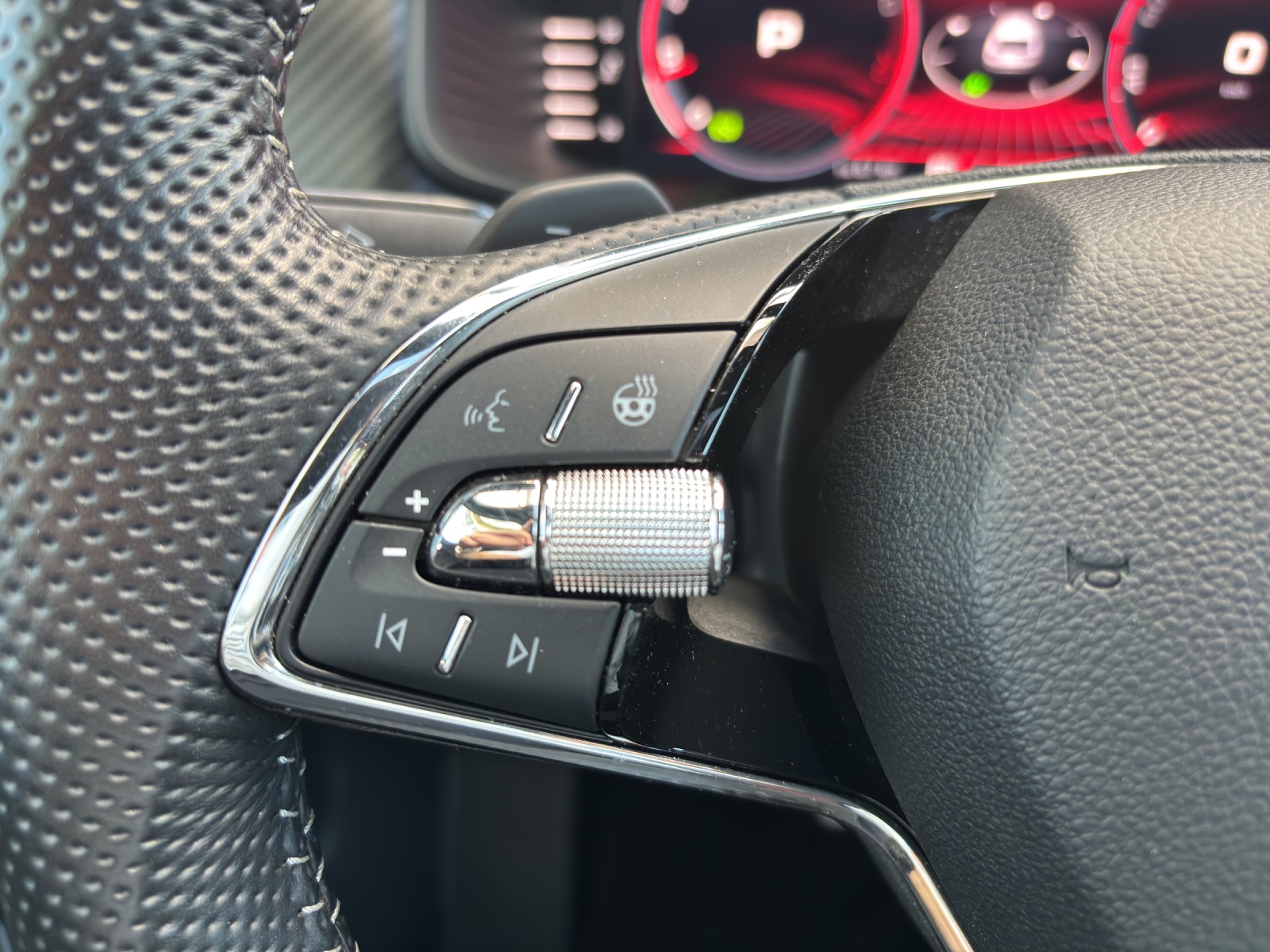 SKODA Kodiaq 2.0 TSI 4x4 SportLine mit AHK, Panorama-Ausstell-/Schiebedach & Winterräder-image-14