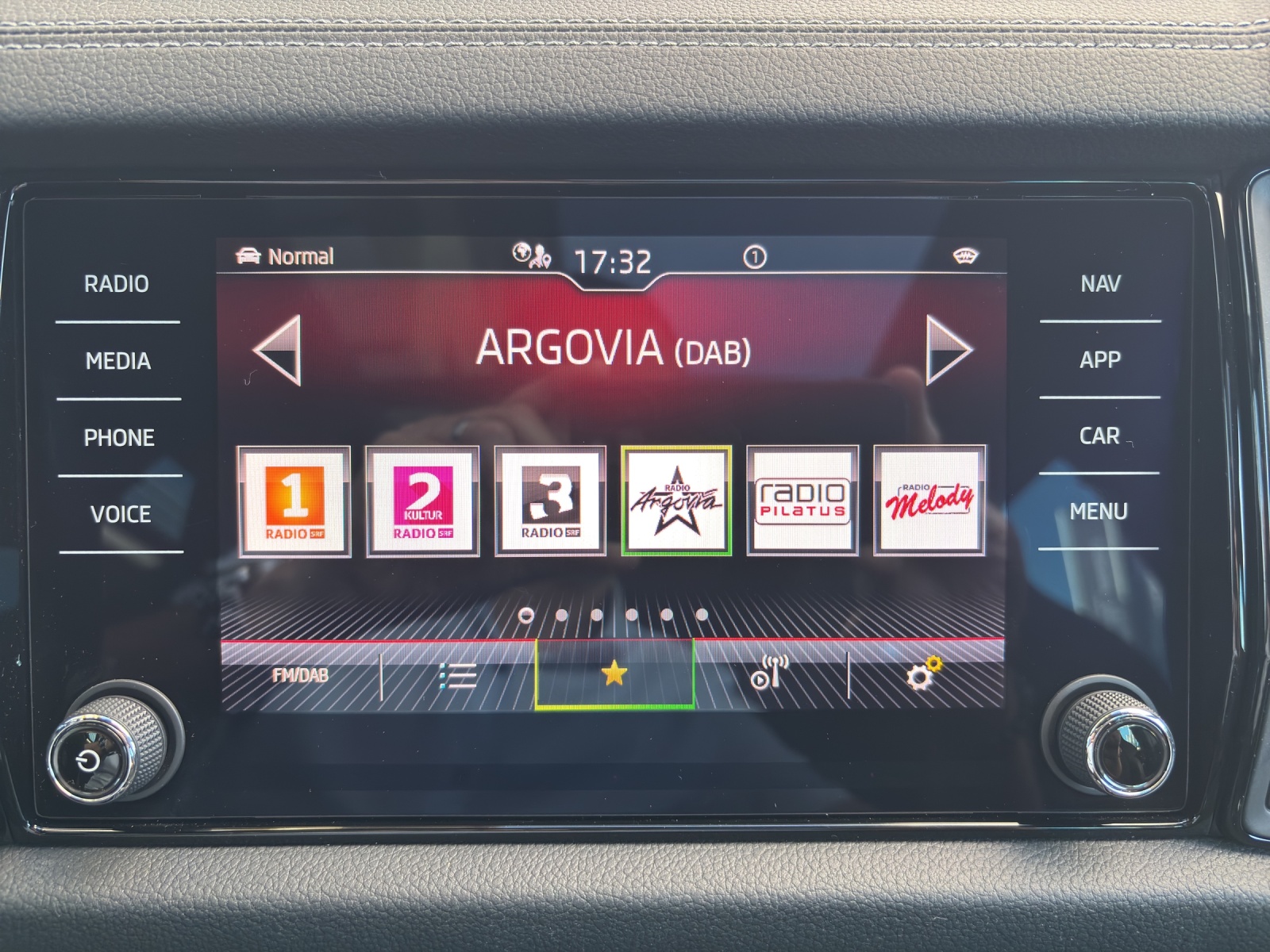 SKODA Kodiaq 2.0 TSI 4x4 SportLine mit AHK, Panorama-Ausstell-/Schiebedach & Winterräder-image-19