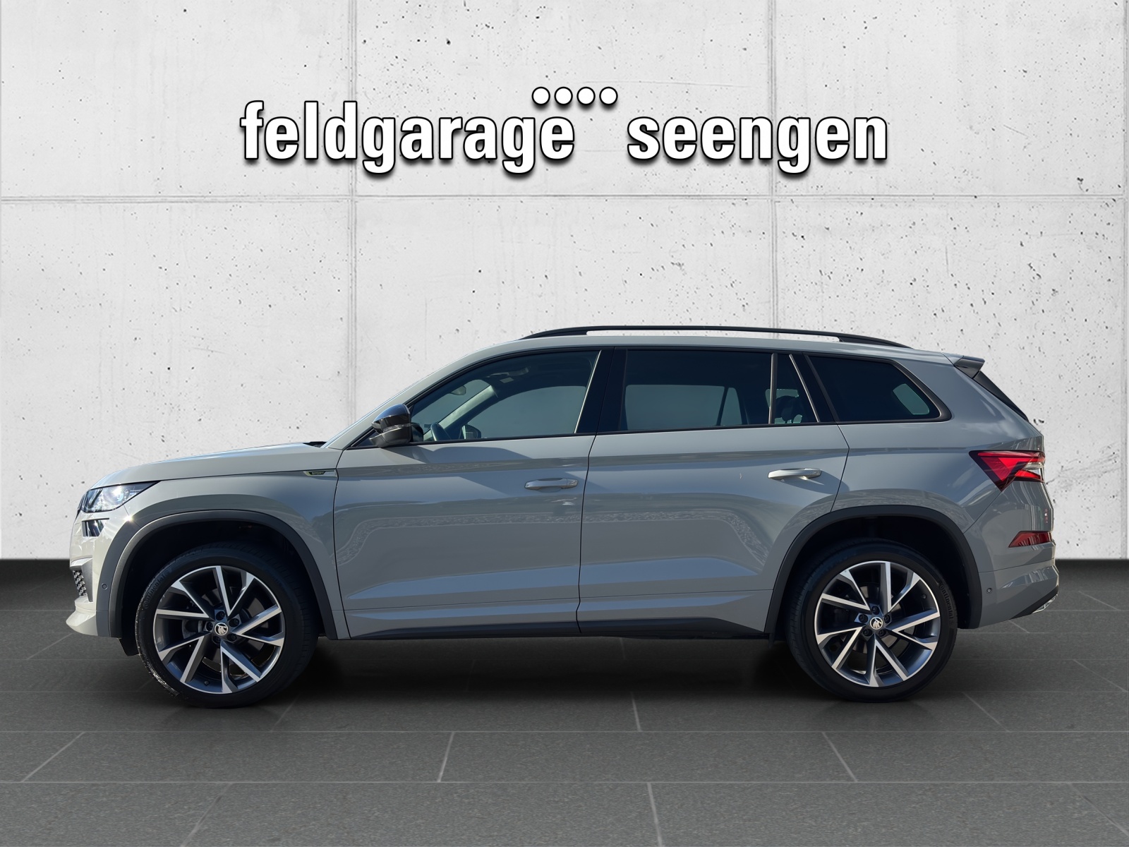 SKODA Kodiaq 2.0 TSI 4x4 SportLine mit AHK, Panorama-Ausstell-/Schiebedach & Winterräder-showroom-element-1