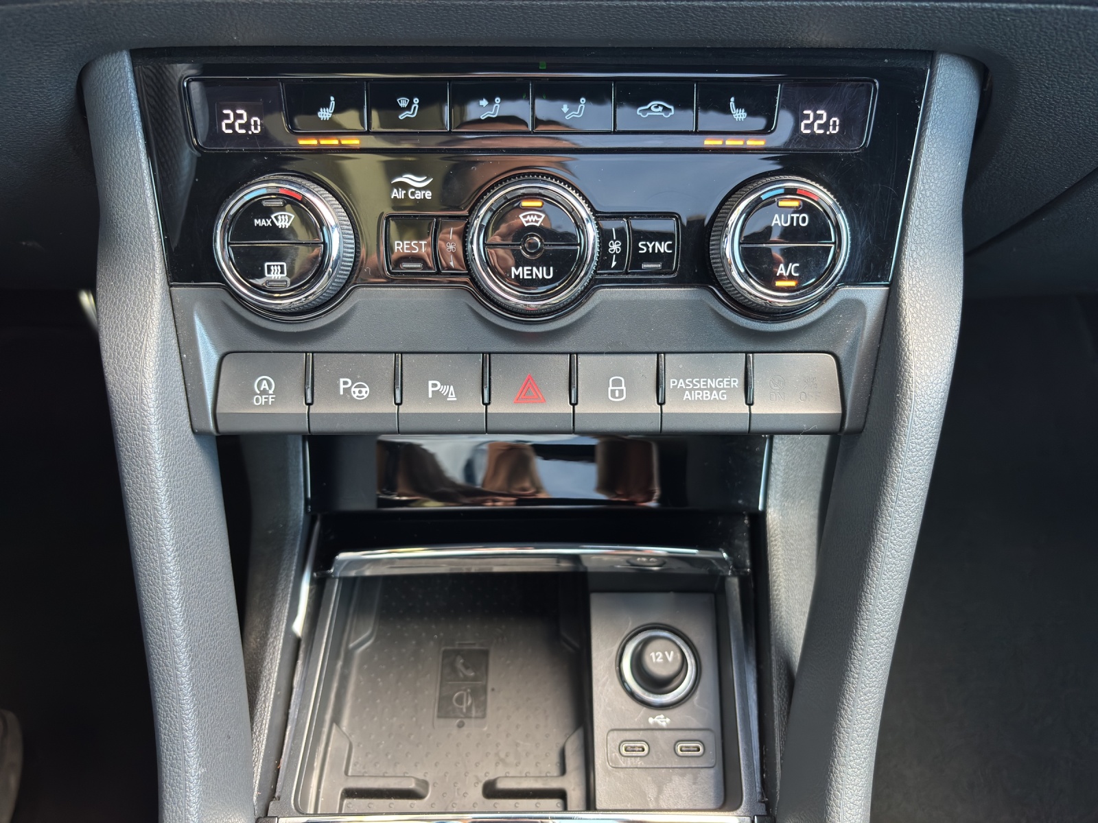 SKODA Kodiaq 2.0 TSI 4x4 SportLine mit AHK, Panorama-Ausstell-/Schiebedach & Winterräder-image-18