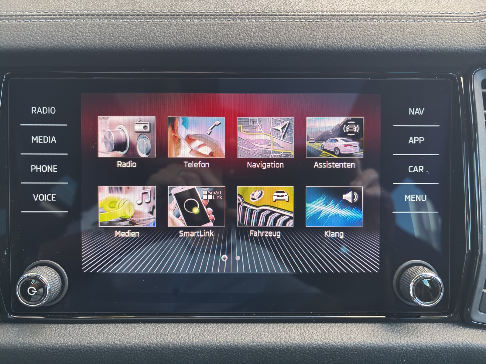 SKODA Kodiaq 2.0 TSI 4x4 SportLine mit AHK, Panorama-Ausstell-/Schiebedach & Winterräder-image-17