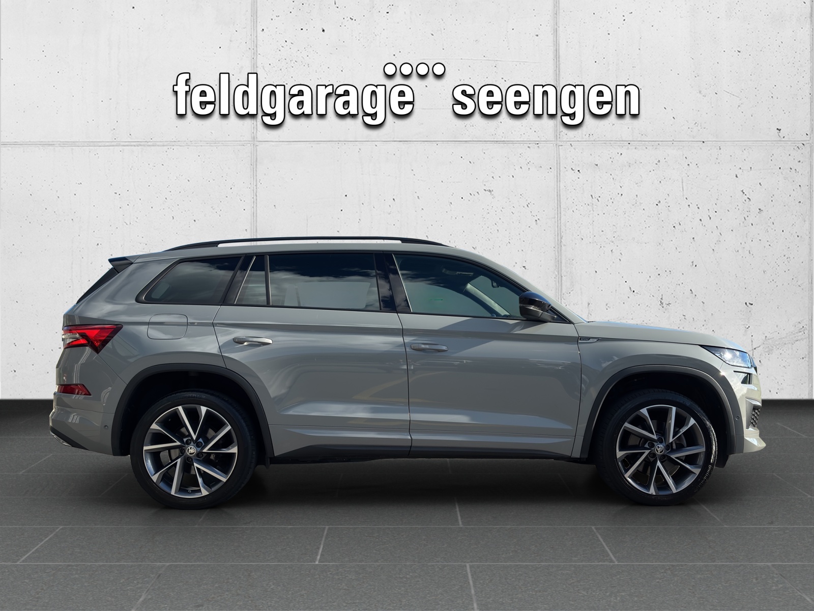 SKODA Kodiaq 2.0 TSI 4x4 SportLine mit AHK, Panorama-Ausstell-/Schiebedach & Winterräder-showroom-element-3