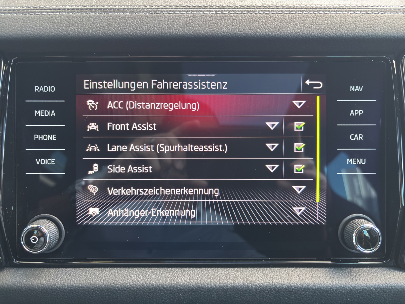SKODA Kodiaq 2.0 TSI 4x4 SportLine mit AHK, Panorama-Ausstell-/Schiebedach & Winterräder-image-26