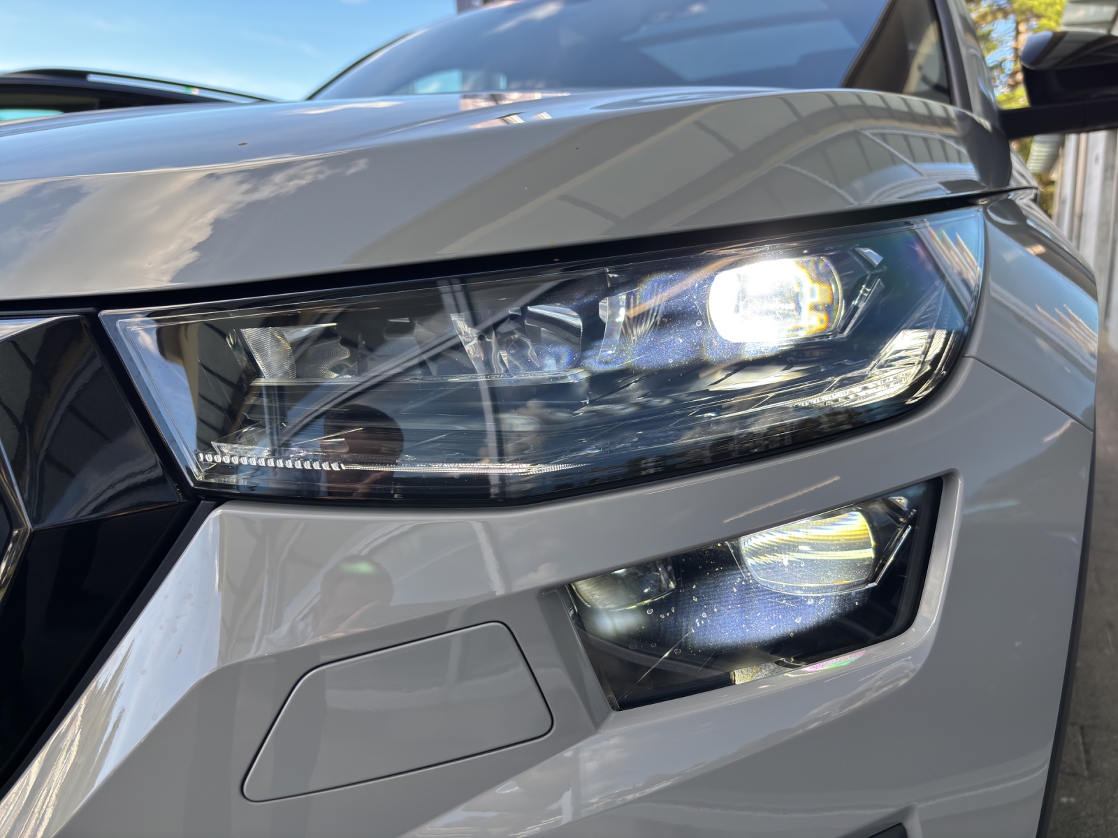 SKODA Kodiaq 2.0 TSI 4x4 SportLine mit AHK, Panorama-Ausstell-/Schiebedach & Winterräder-image-10