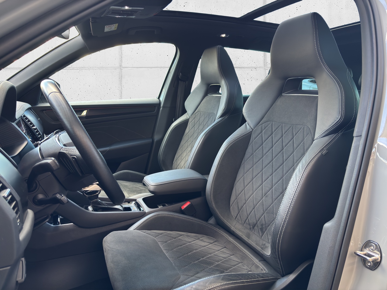 SKODA Kodiaq 2.0 TSI 4x4 SportLine mit AHK, Panorama-Ausstell-/Schiebedach & Winterräder-image-28