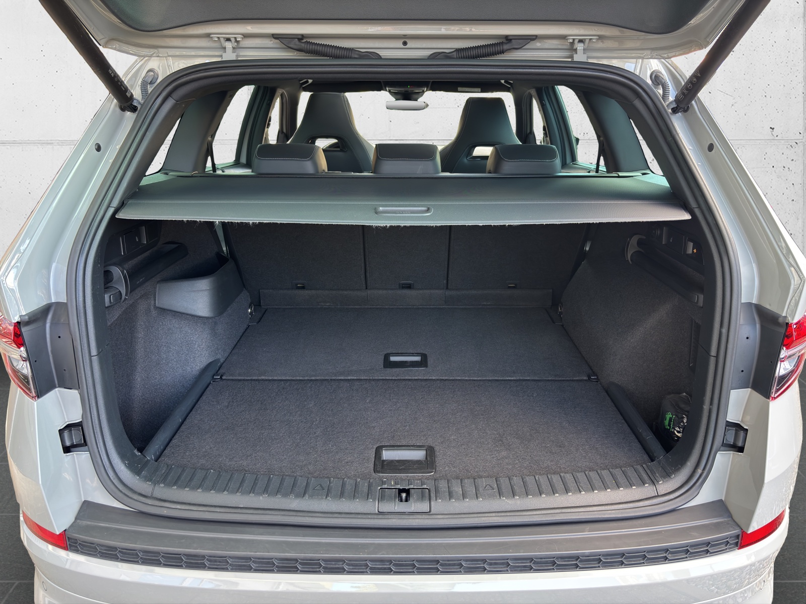 SKODA Kodiaq 2.0 TSI 4x4 SportLine mit AHK, Panorama-Ausstell-/Schiebedach & Winterräder-image-7