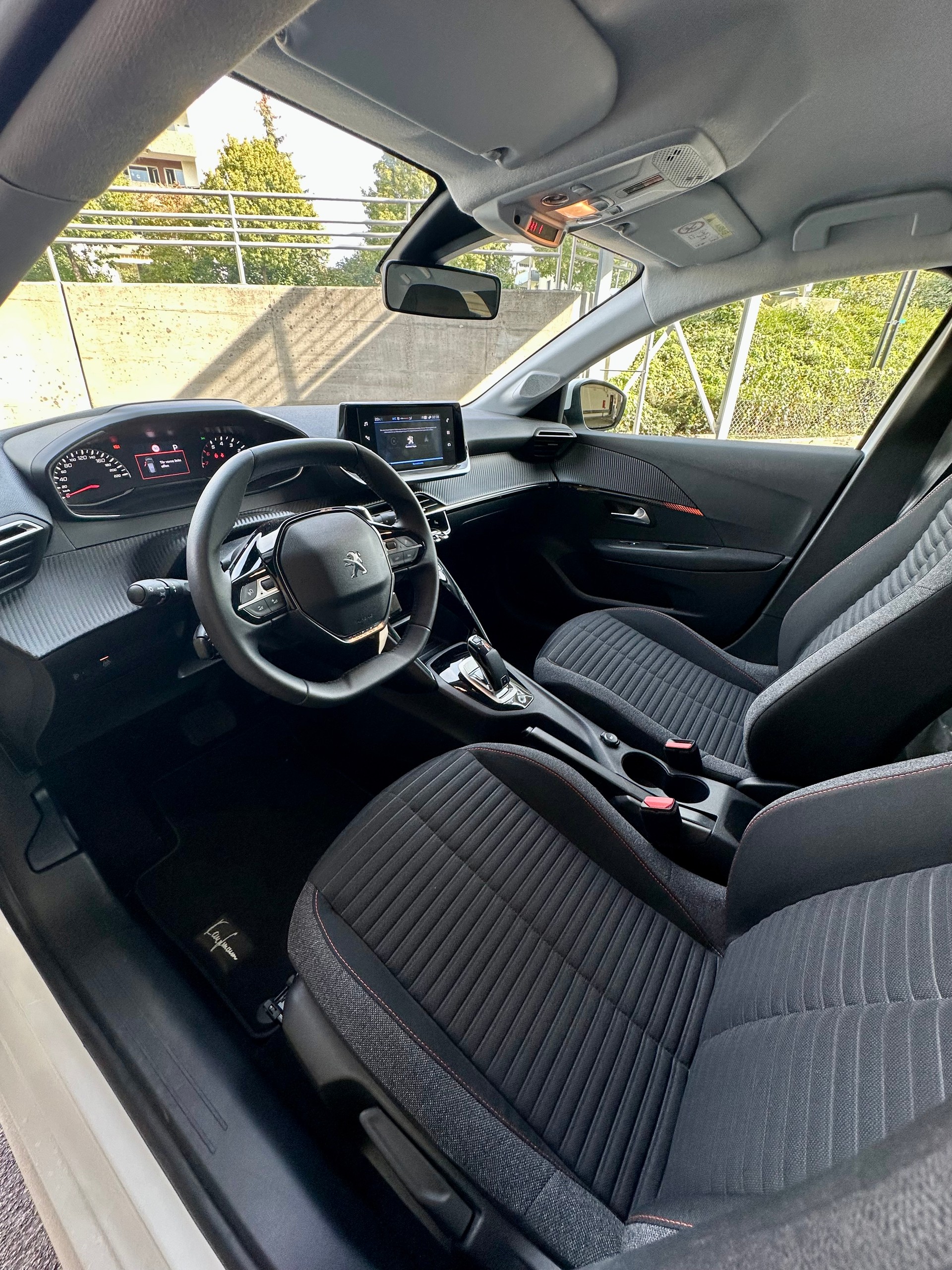 PEUGEOT 208 1.2 PureTech Active Pack EAT8-image-8