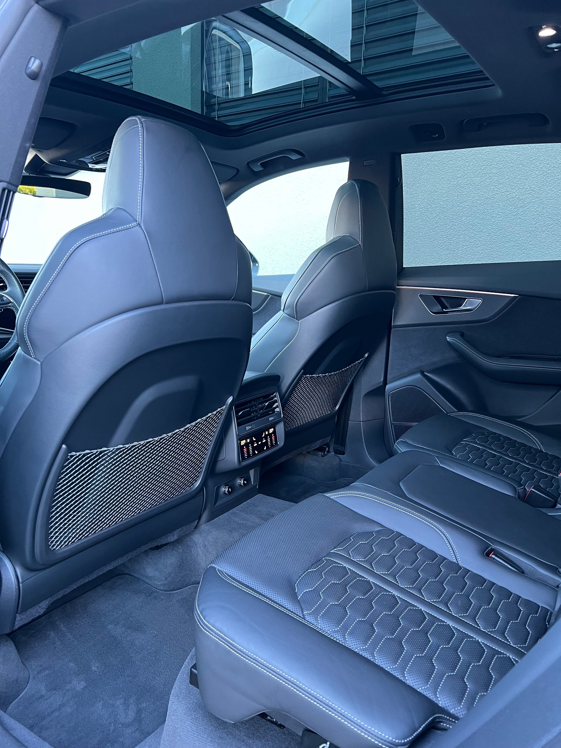 AUDI RSQ8 quattro tiptronic-image-16