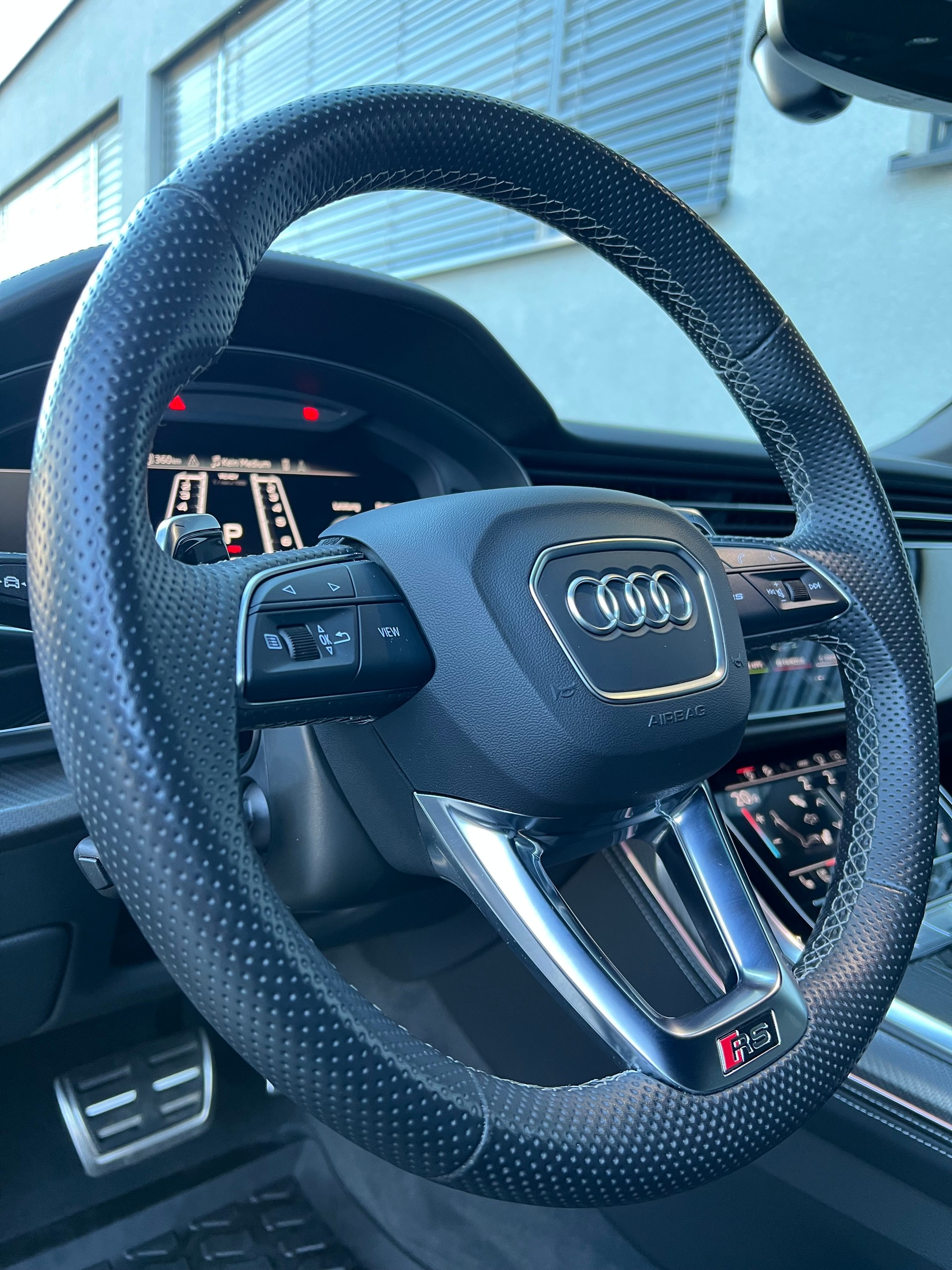 AUDI RSQ8 quattro tiptronic-image-12