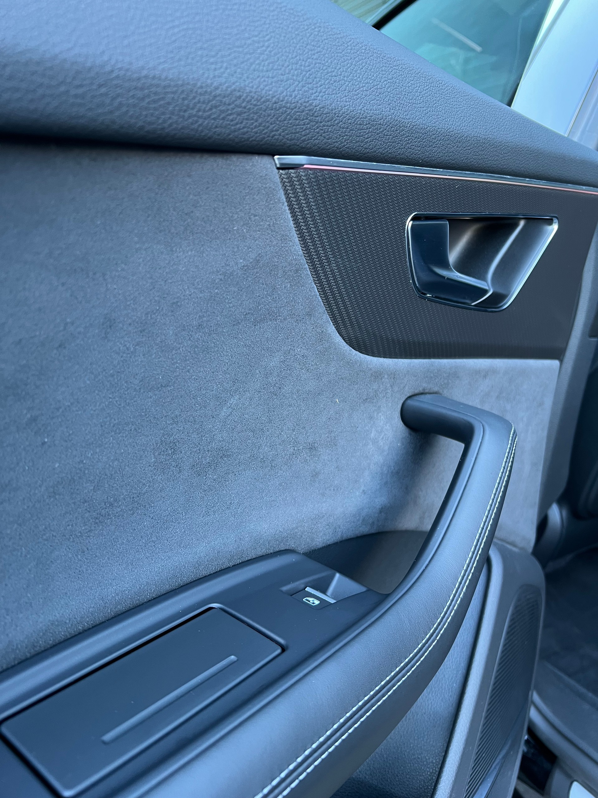 AUDI RSQ8 quattro tiptronic-image-15