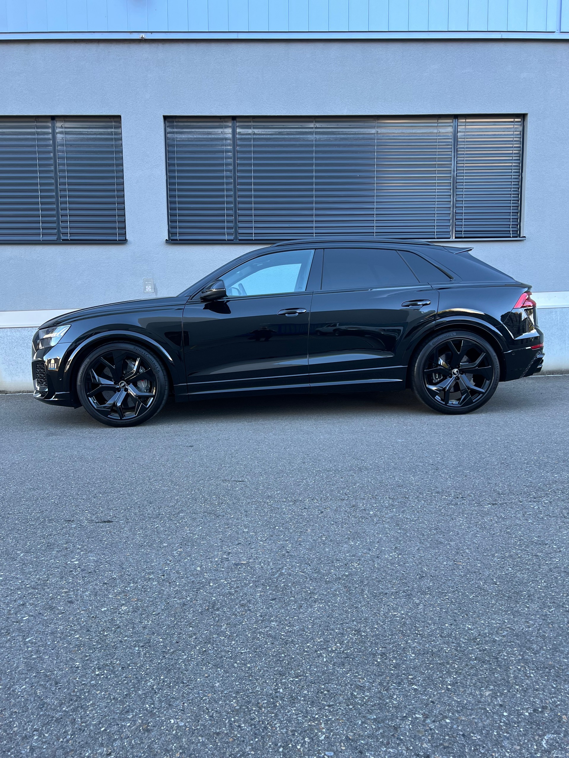 AUDI RSQ8 quattro tiptronic-image-1