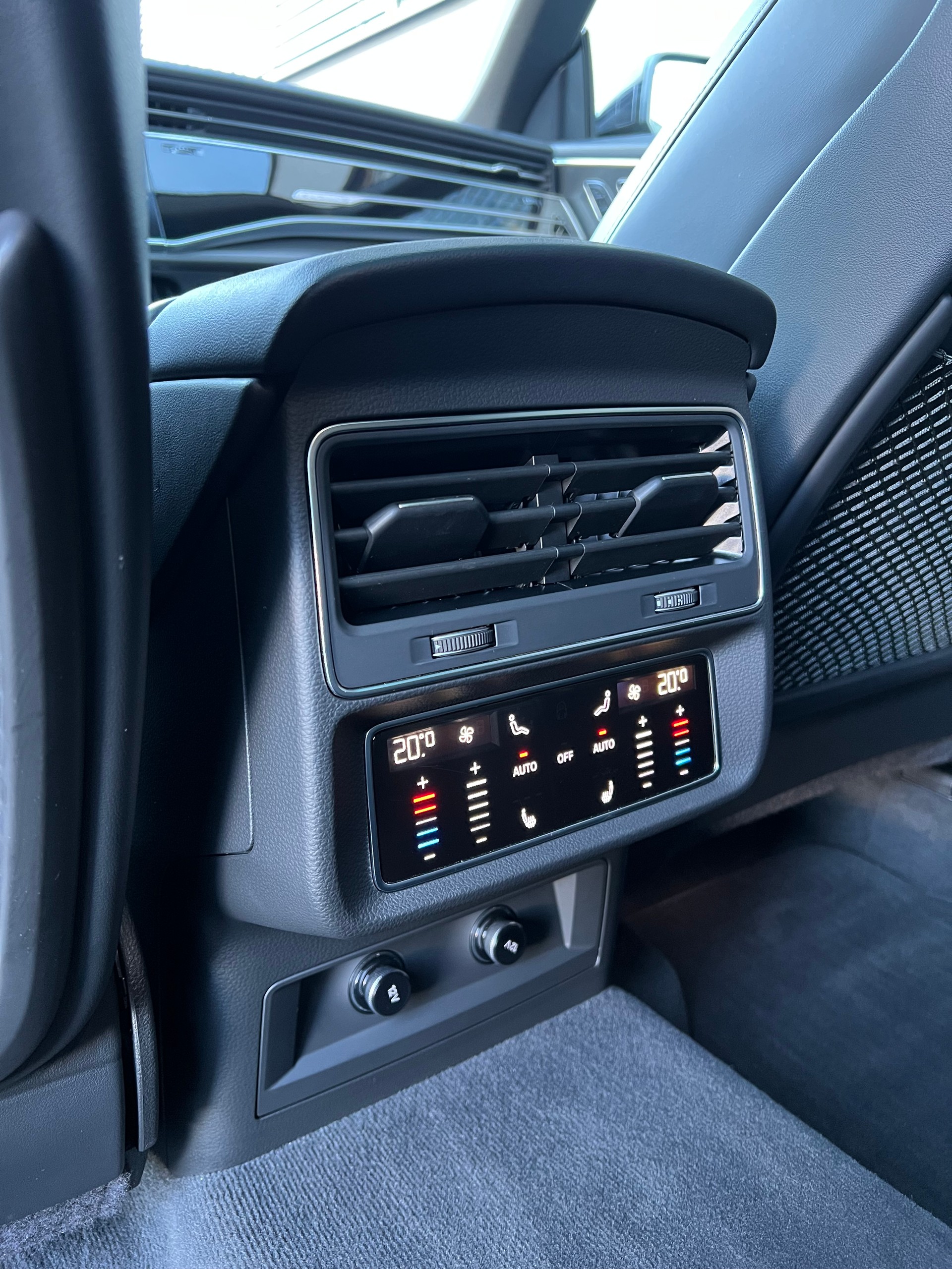 AUDI RSQ8 quattro tiptronic-image-18