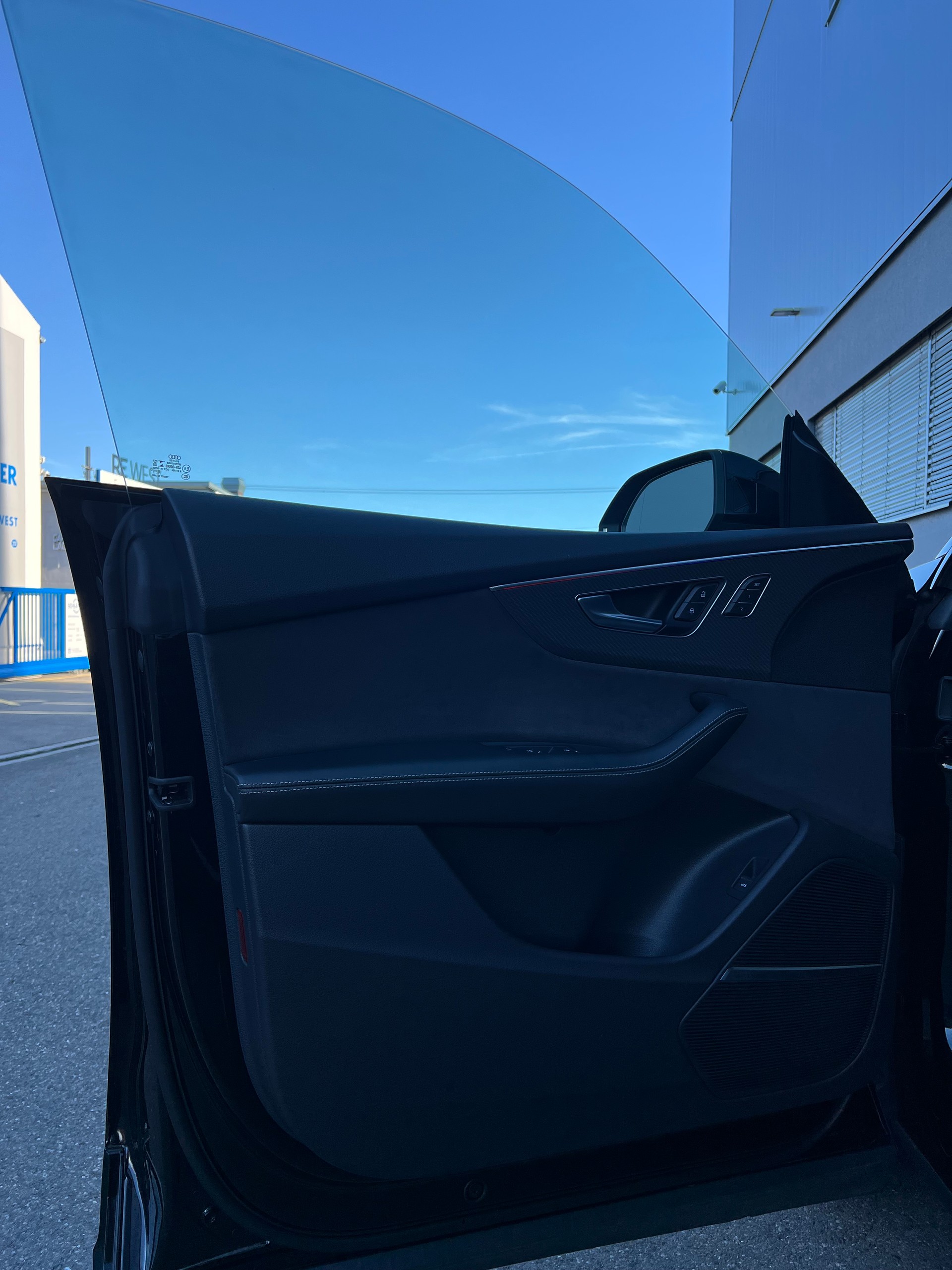 AUDI RSQ8 quattro tiptronic-image-8
