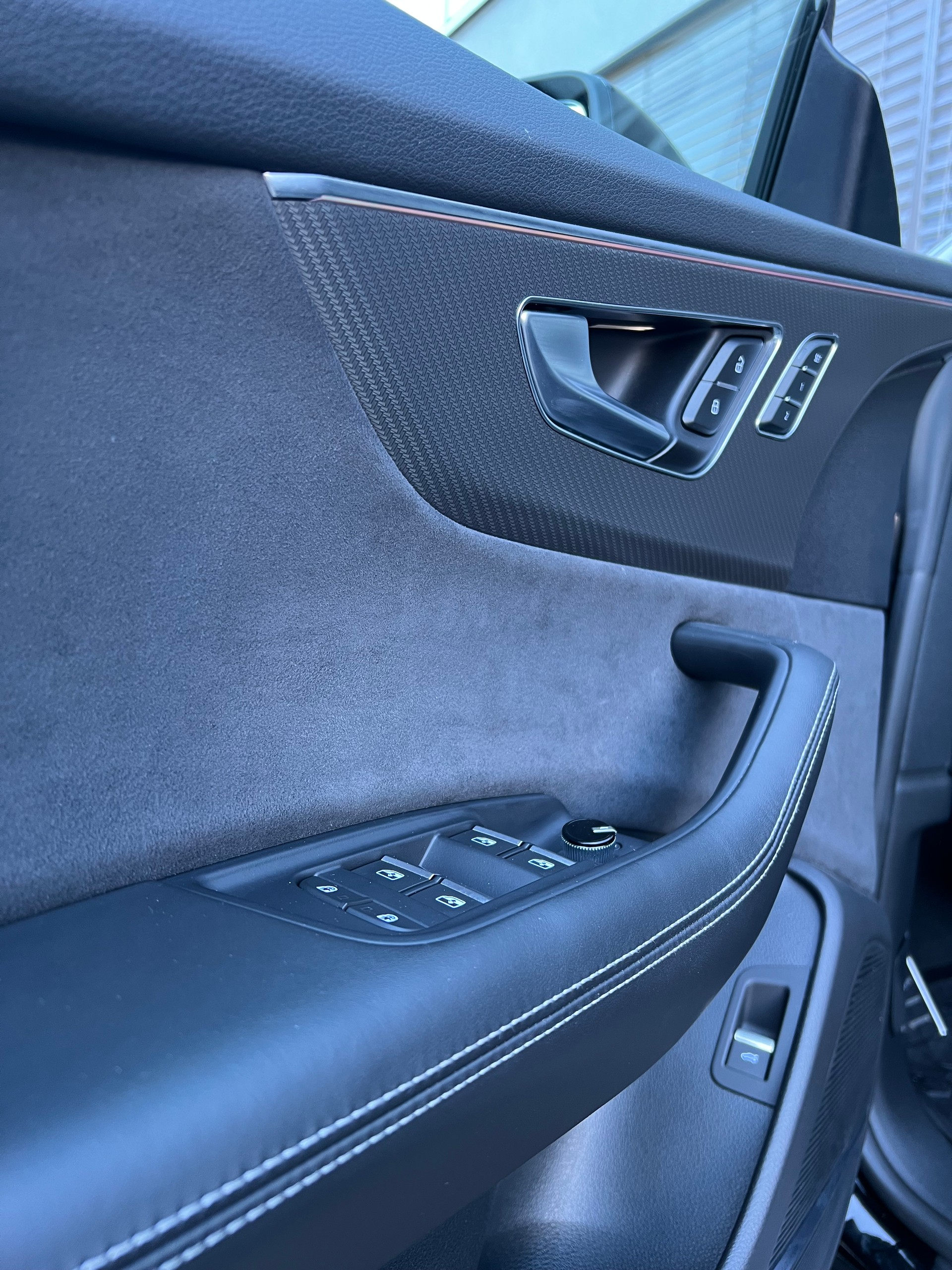 AUDI RSQ8 quattro tiptronic-image-9