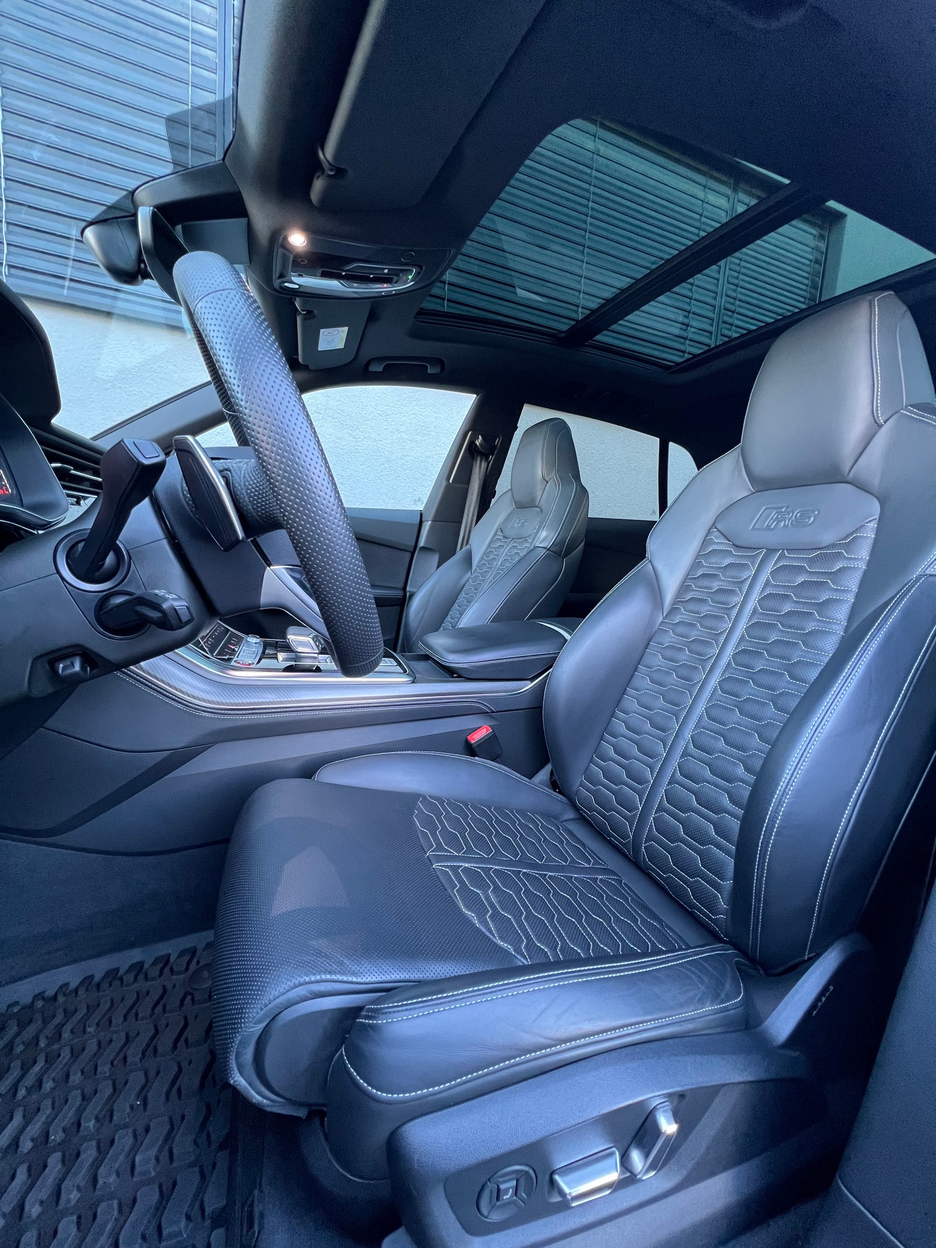 AUDI RSQ8 quattro tiptronic-image-13