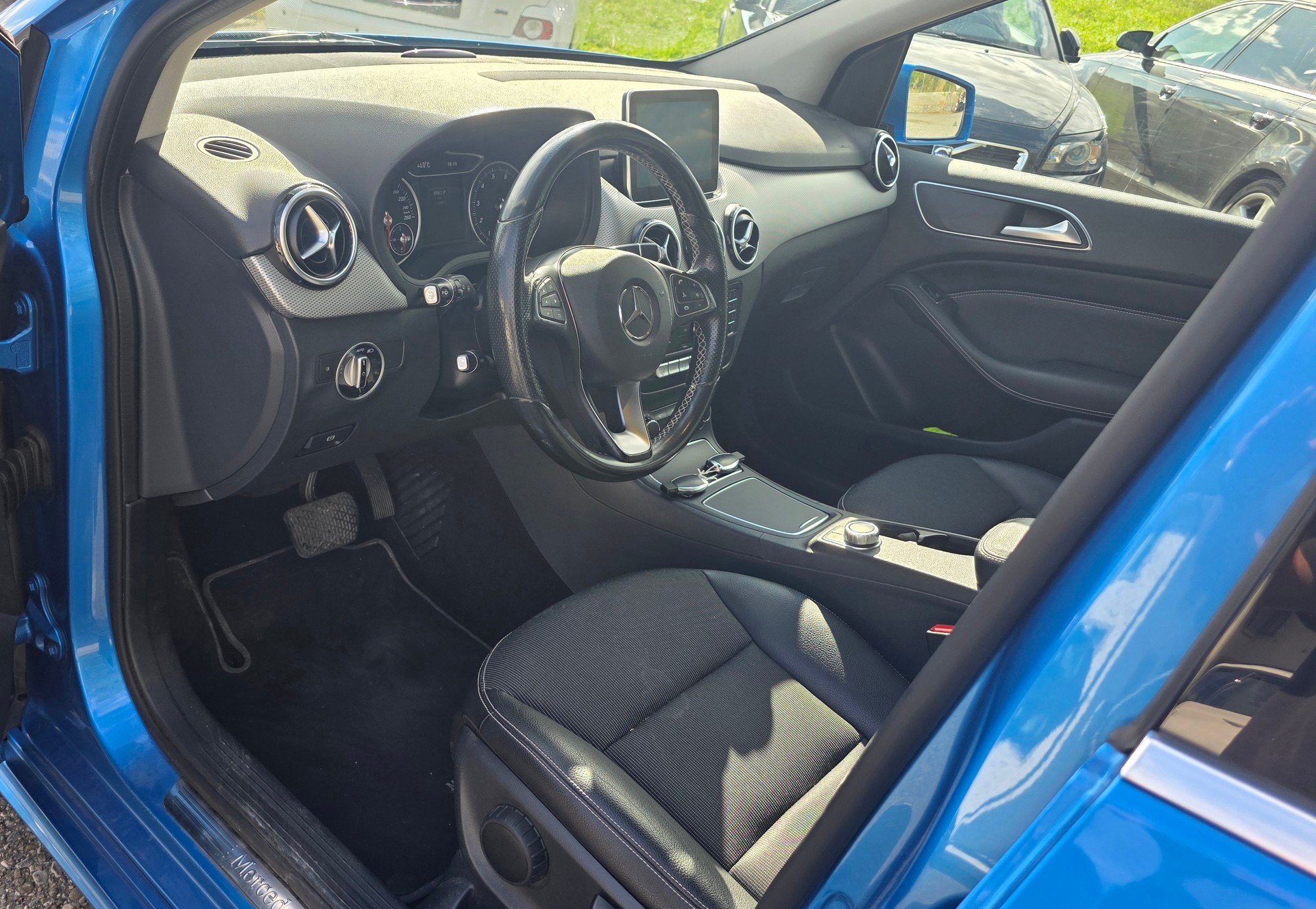 MERCEDES-BENZ B 180 Urban 7G-DCT-image-6