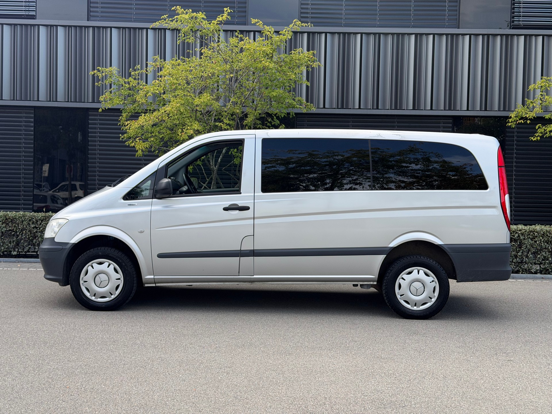 MERCEDES-BENZ Vito 116 CDI Blue Efficiency L 4Matic A-image-2