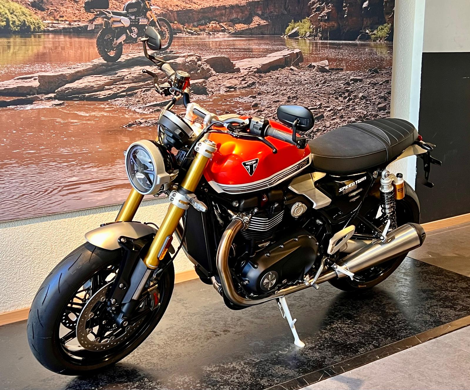 TRIUMPH Speed Twin 1200 RS-showroom-element-2