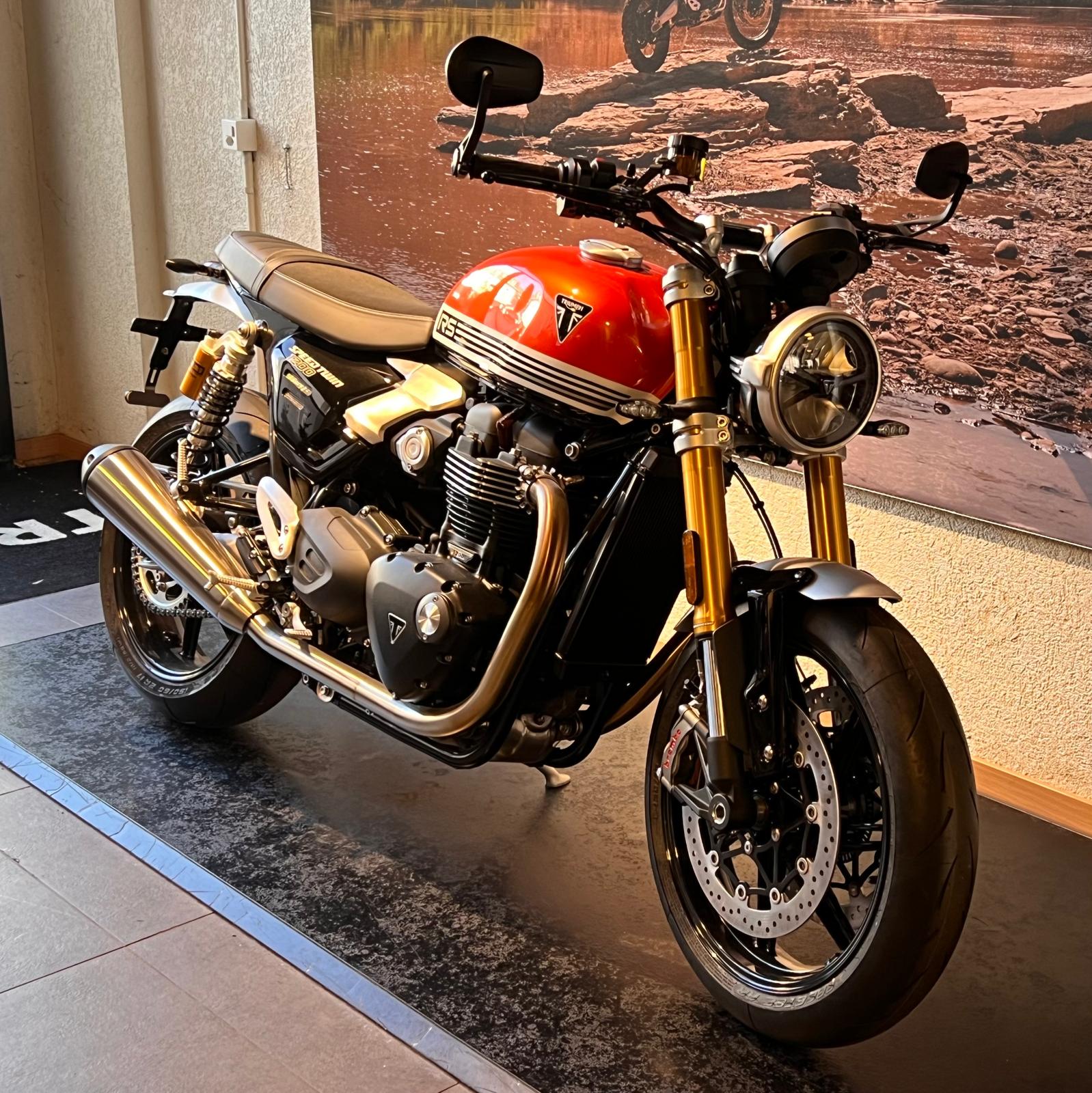 TRIUMPH Speed Twin 1200 RS-showroom-element-1