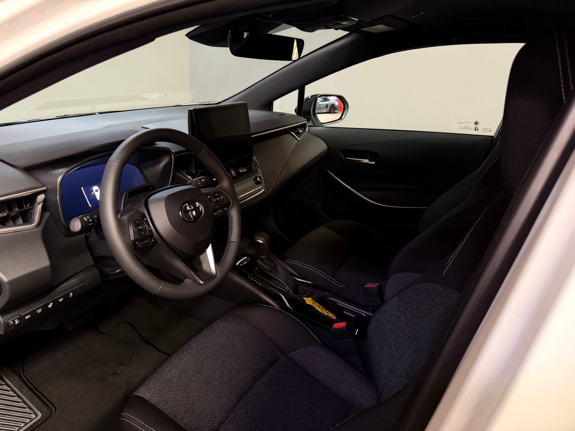 TOYOTA Corolla Touring Sports 1.8 HSD Comfort e-CVT-image-12
