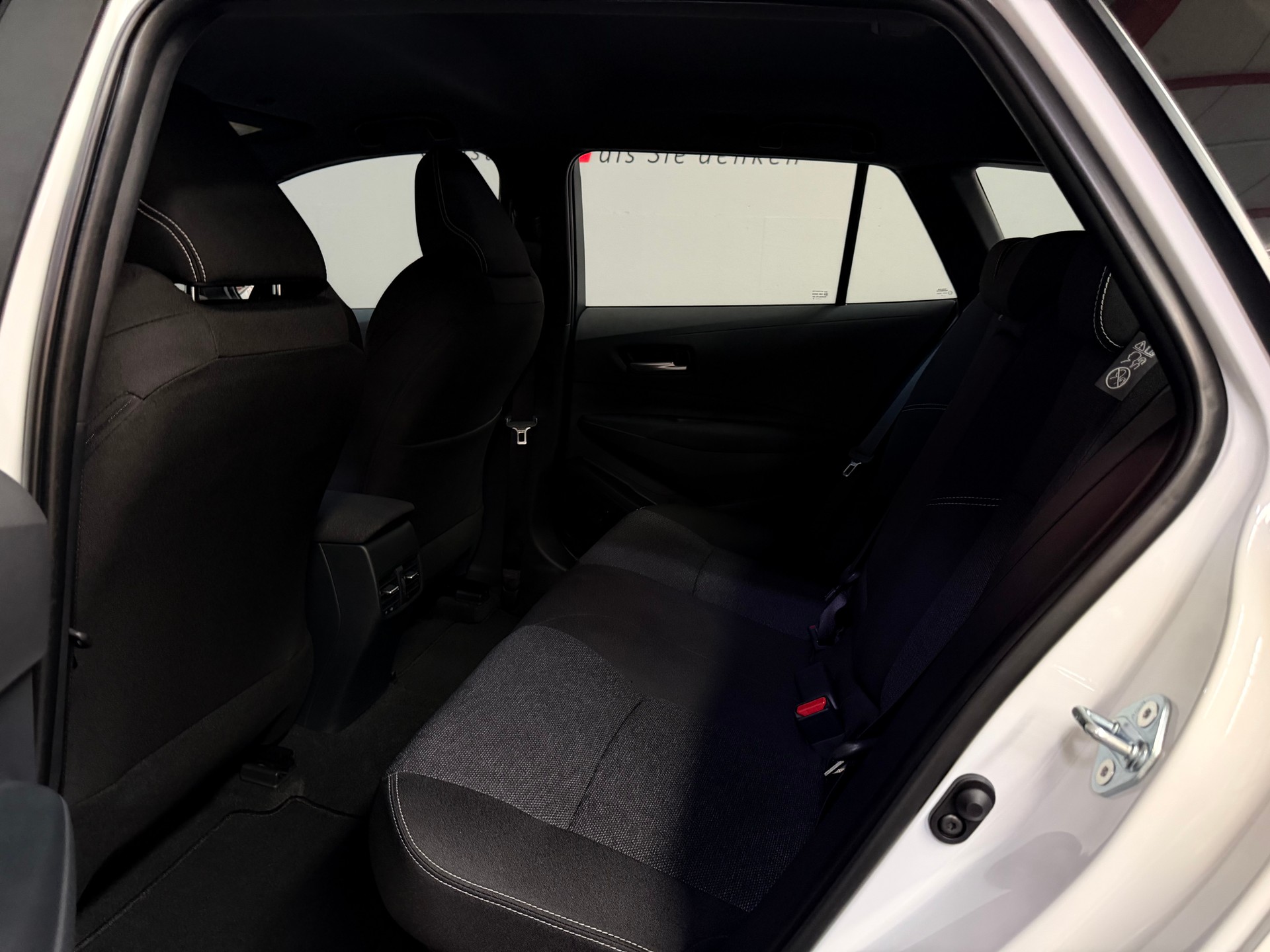 TOYOTA Corolla Touring Sports 1.8 HSD Comfort e-CVT-image-17