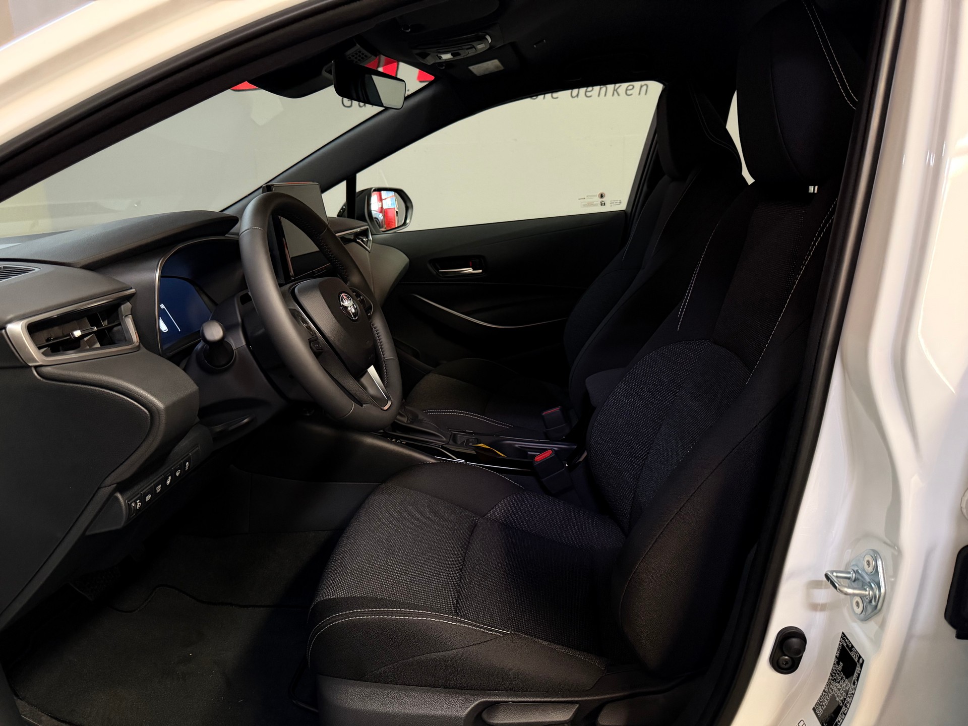 TOYOTA Corolla Touring Sports 1.8 HSD Comfort e-CVT-image-11