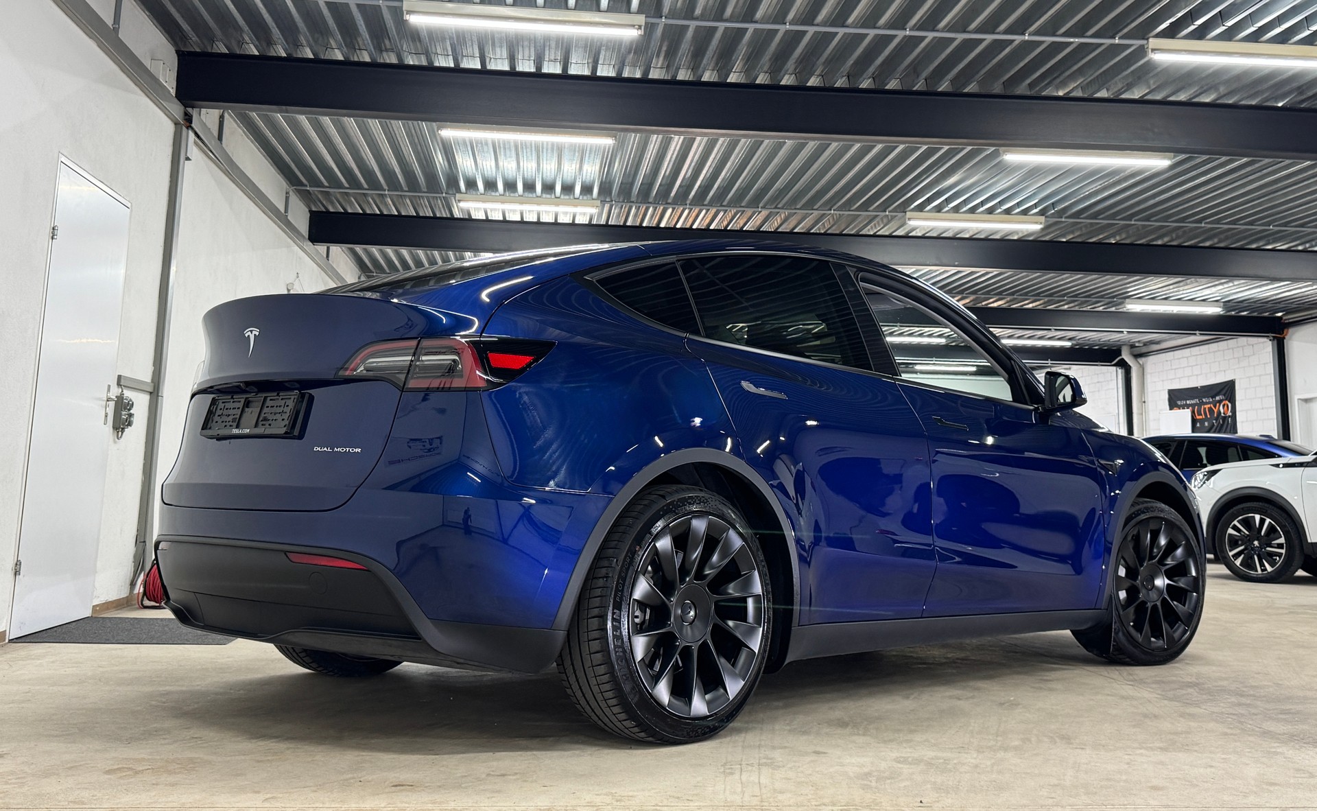 TESLA Model Y Long Range Allrad 514PS / Enhanced Autopilot / Anhängerkupplung-image-4